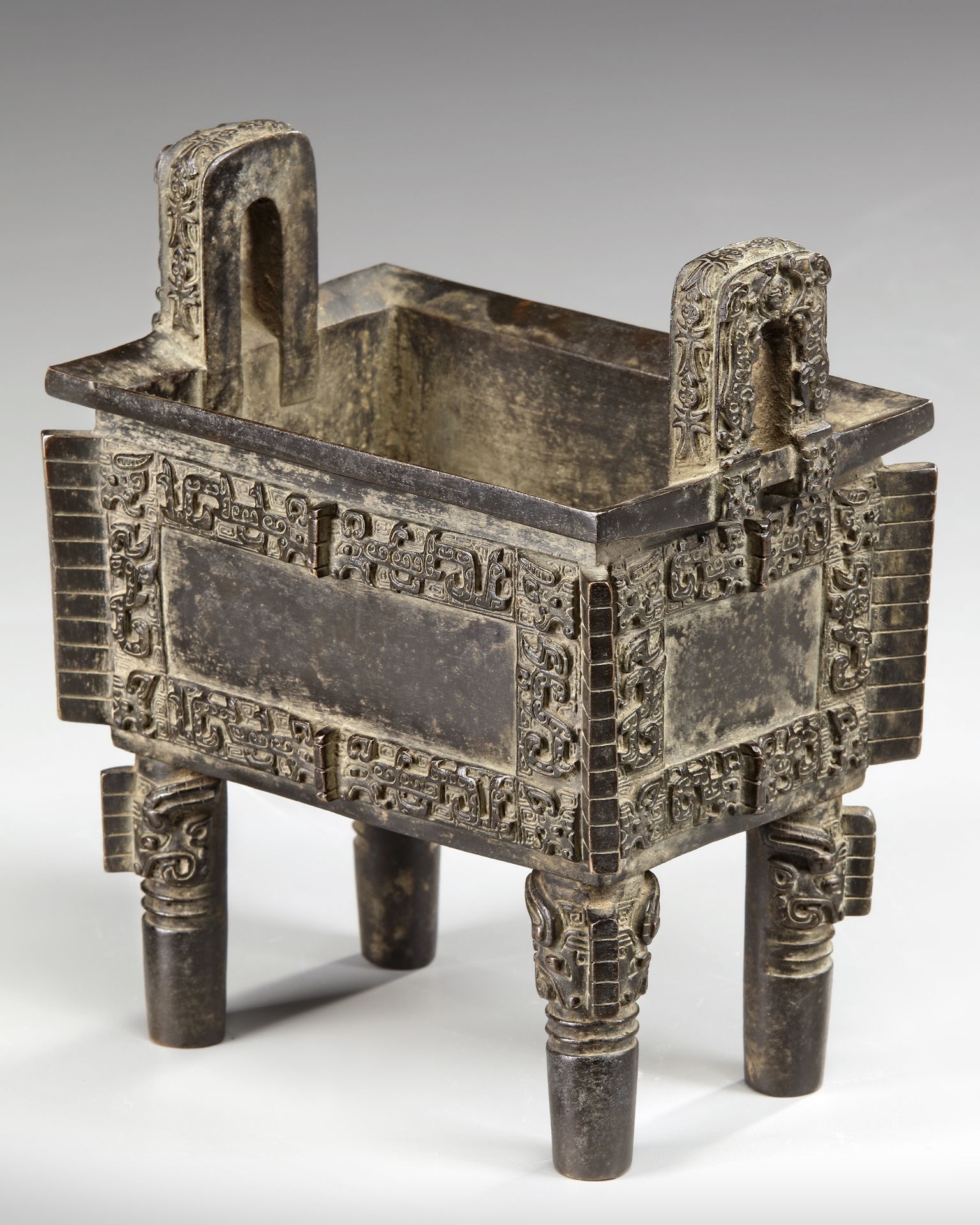 A CHINESE BRONZE CENSER, MING DYNASTY (1368-1644) - Bild 2 aus 5