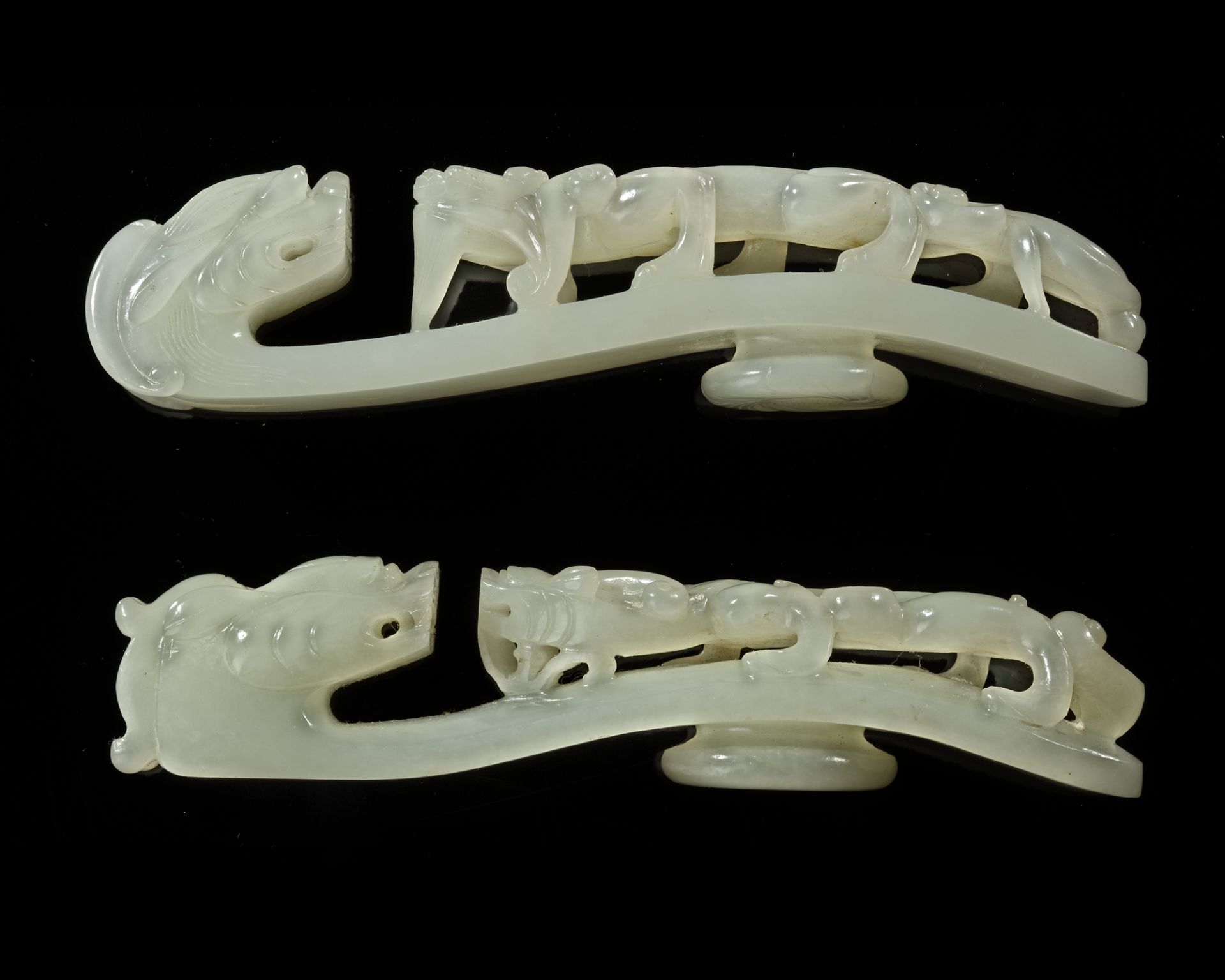 TWO WHITE JADE BELT HOOKS, 19TH-20TH CENTURY - Bild 3 aus 3