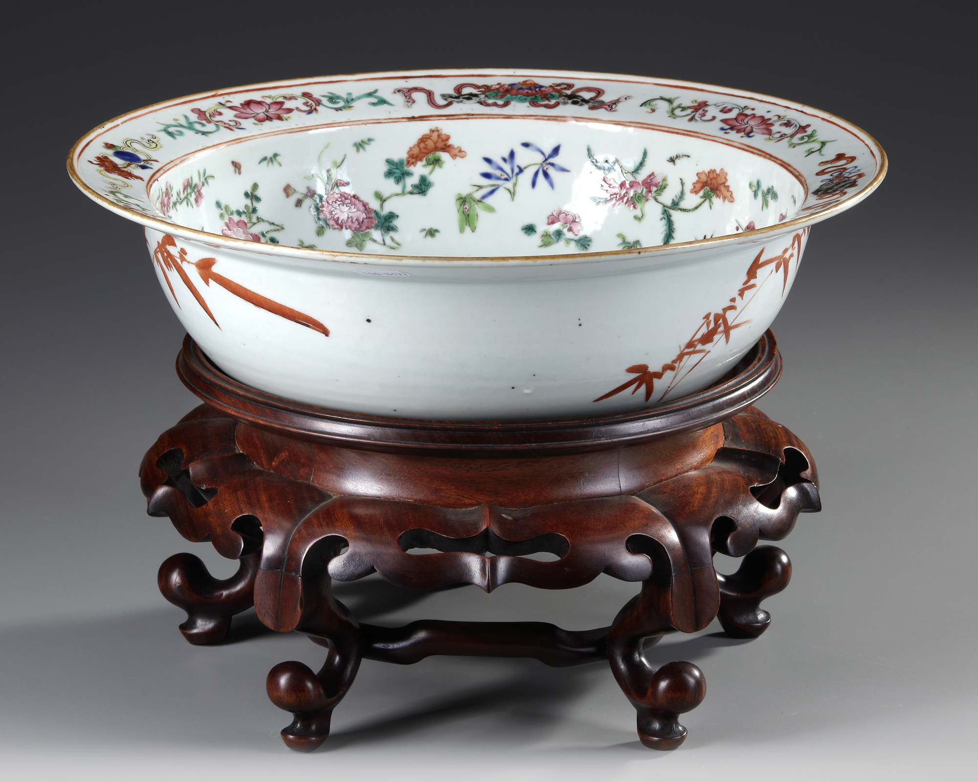 A CHINESE FAMILLE ROSE BASIN, 19TH CENTURY - Image 2 of 4