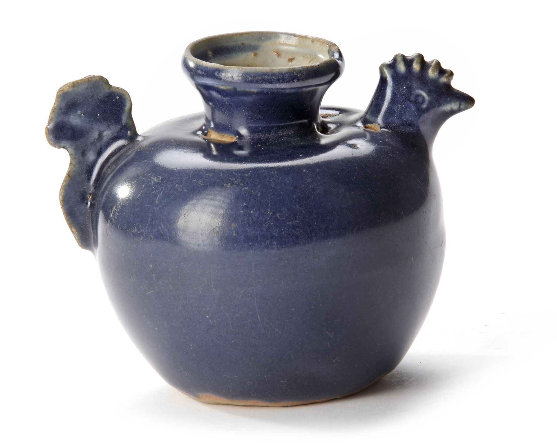 A CHINESE COBALT BLUE GLAZED CHICKEN EWER, MING DYNASTY, 16TH CENTURY - Bild 2 aus 4