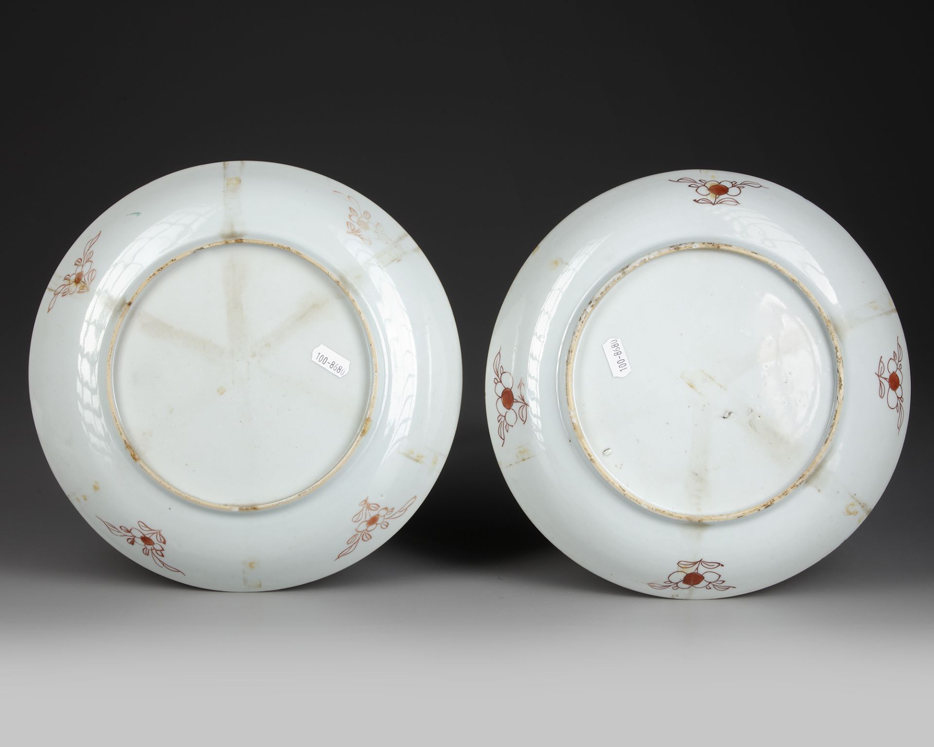 A PAIR OF CHINESE FAMILLE ROSE DISHES, 18TH CENTURY - Bild 2 aus 2