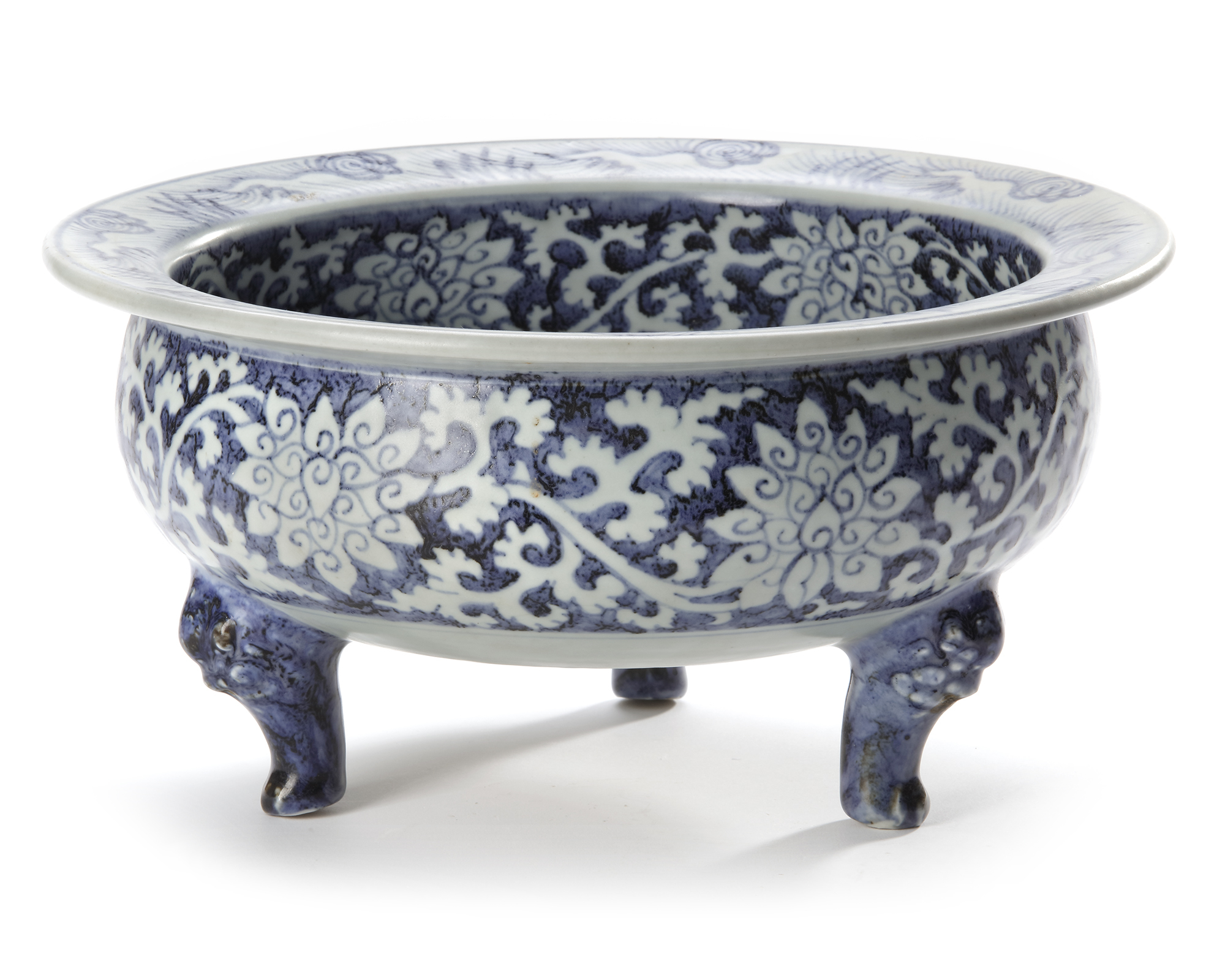 A CHINESE BLUE AND WHITE TRIPOD CENSER, MING DYNASTY (1368-1644)