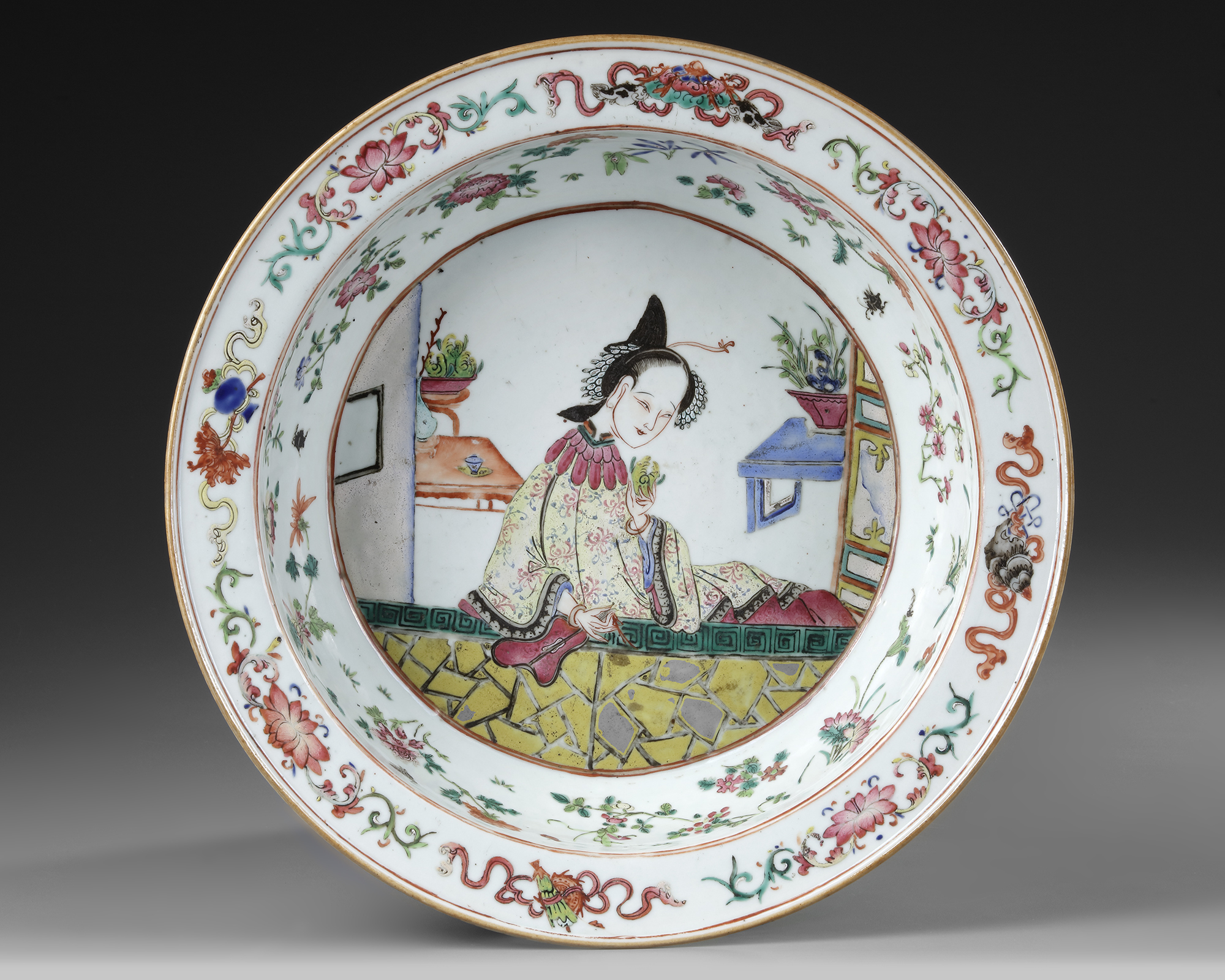 A CHINESE FAMILLE ROSE BASIN, 19TH CENTURY