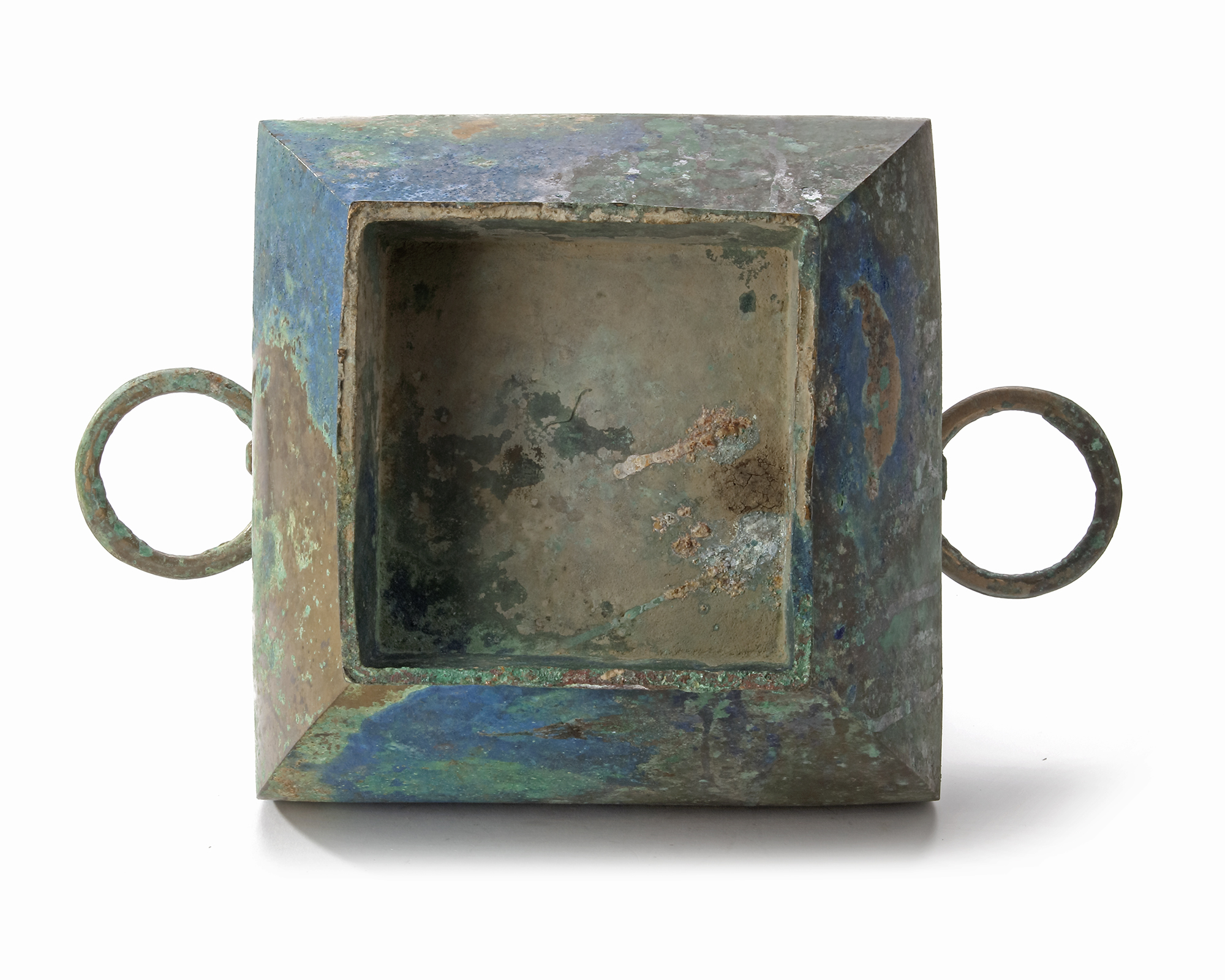 A CHINESE BRONZE SQUARE-SECTION TWIN-HANDLED HU VASE, HAN DYNASTY (206 BC-220AD) - Image 6 of 6