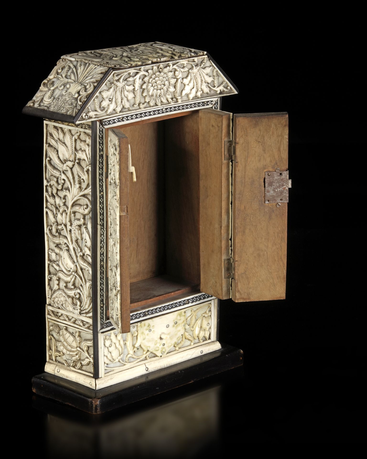 AN IVORY-VENEERED WOODED CABINET, SRI LANKA OR INDIA, LATE 17TH CENTURY - Image 4 of 6