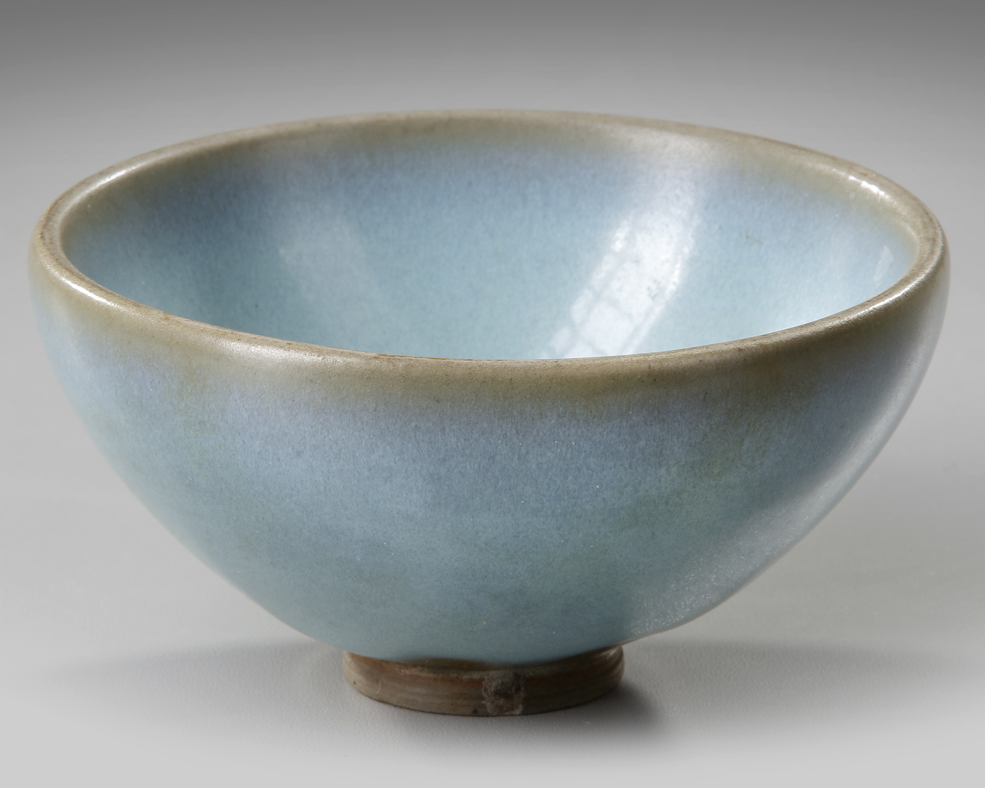 A CHINESE JUNYAO BLUE-GLAZED BOWL, SONG-JIN DYNASTY (11TH-12TH CENTURY) - Image 3 of 5