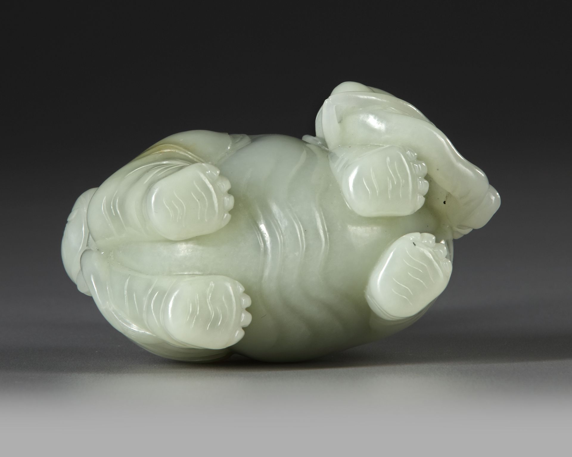 A CELADON JADE CARVING OF TWO BOYS WASHING AN ELEPHANT, 19TH CENTURY - Bild 4 aus 4