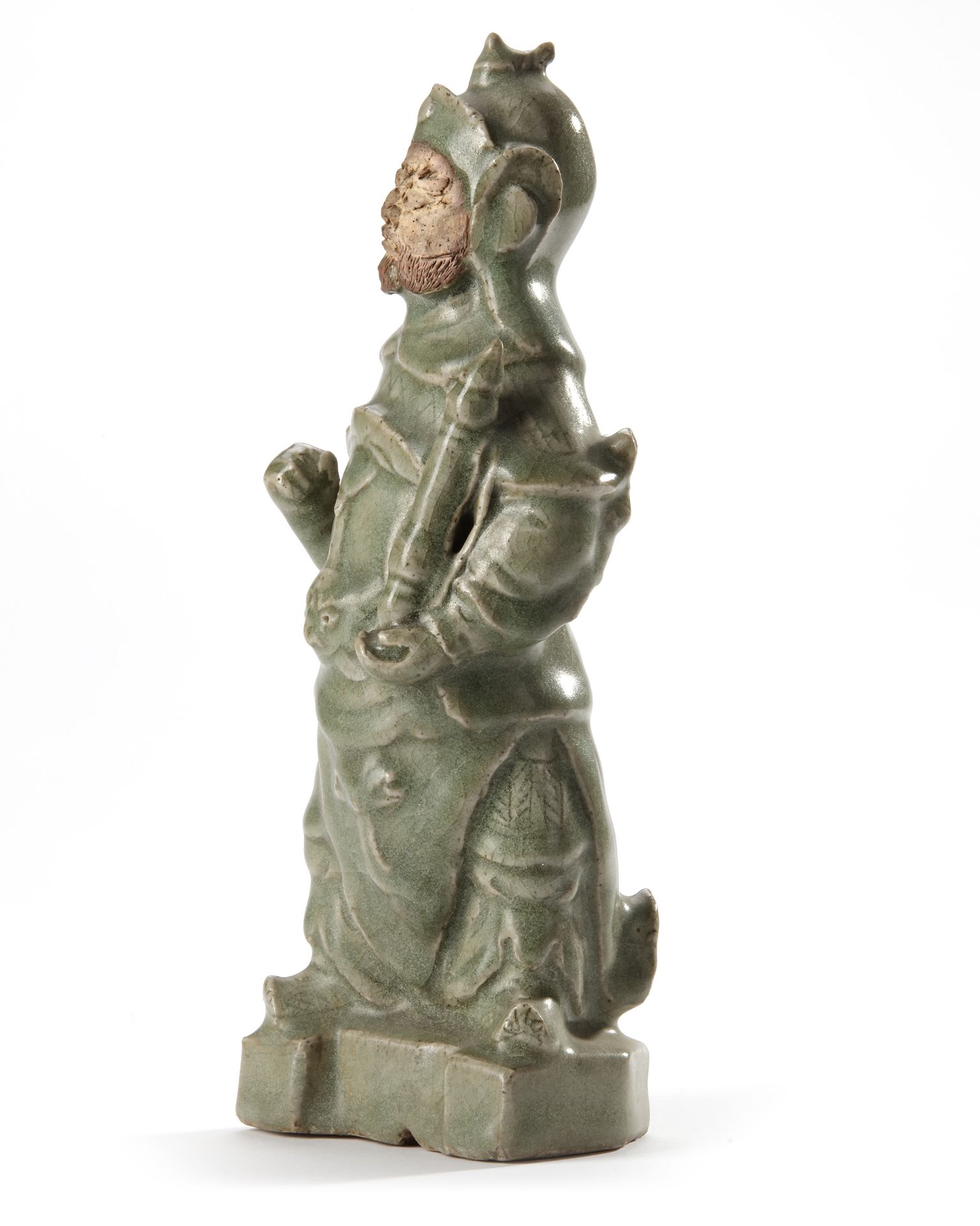 A CHINESE CELADON GUAN YU FIGURE, MING DYNASTY, 15TH CENTURY - Image 2 of 6