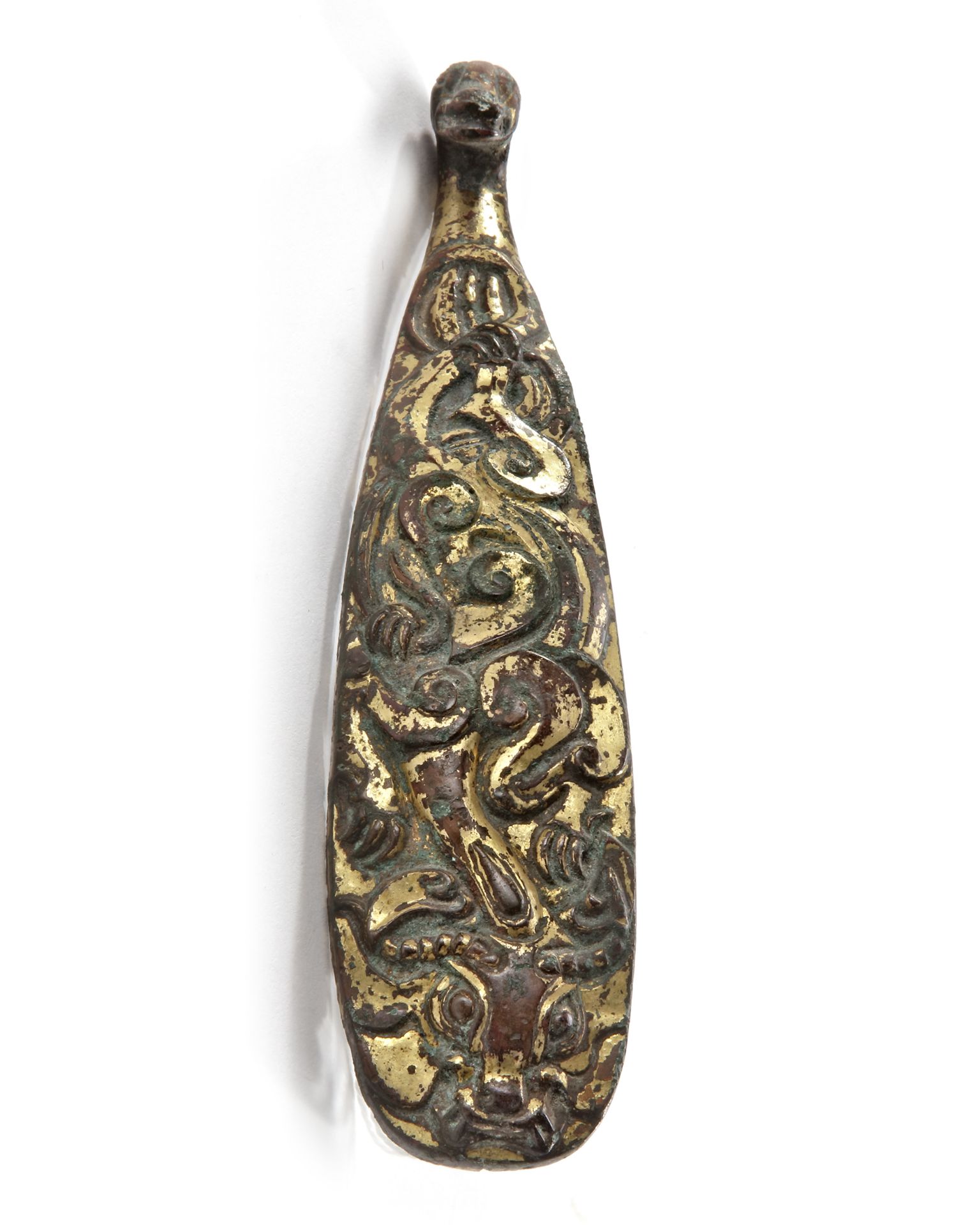 A GILT CHINESE BRONZE BELT-HOOK, 3RD-2ND CENTURY B.C. - Bild 4 aus 4