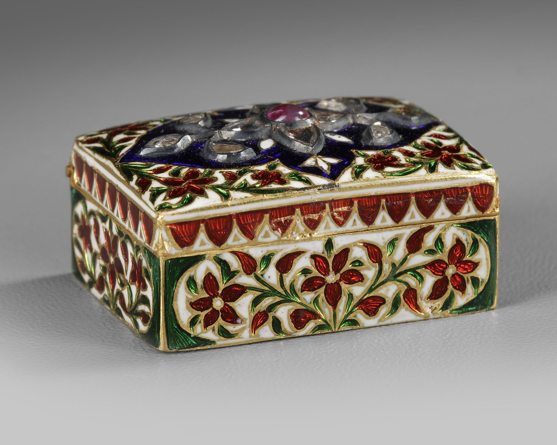 AN INDIAN, JAIPUR, RAJASTHAN ENAMEL, POLKI DIAMOND AND RUBY BOX, FIRST HALF OF THE 20TH CENTURY