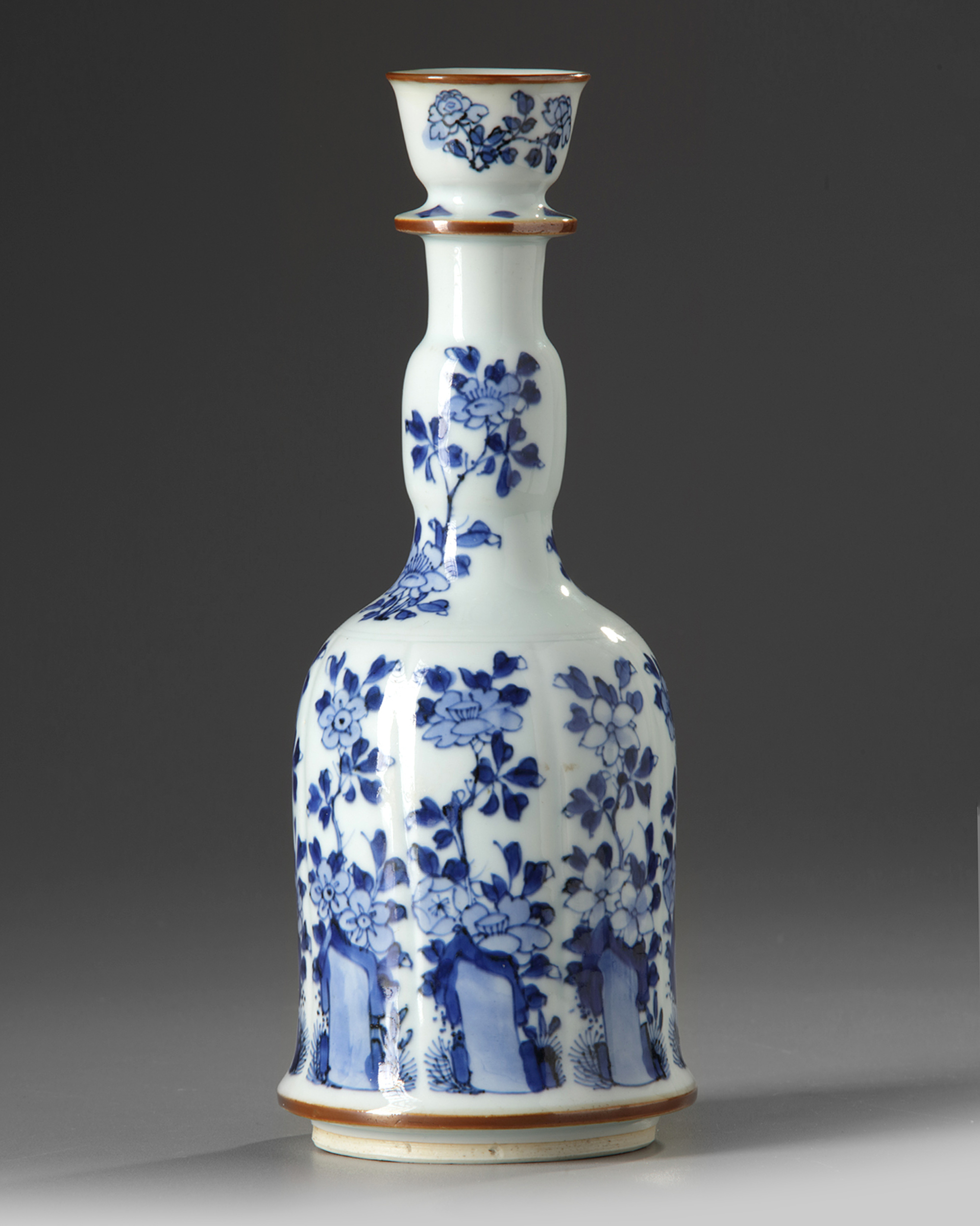 A CHINESE BLUE AND WHITE HOOKAH BASE, KANGXI PERIOD (1662-1722) - Image 3 of 5