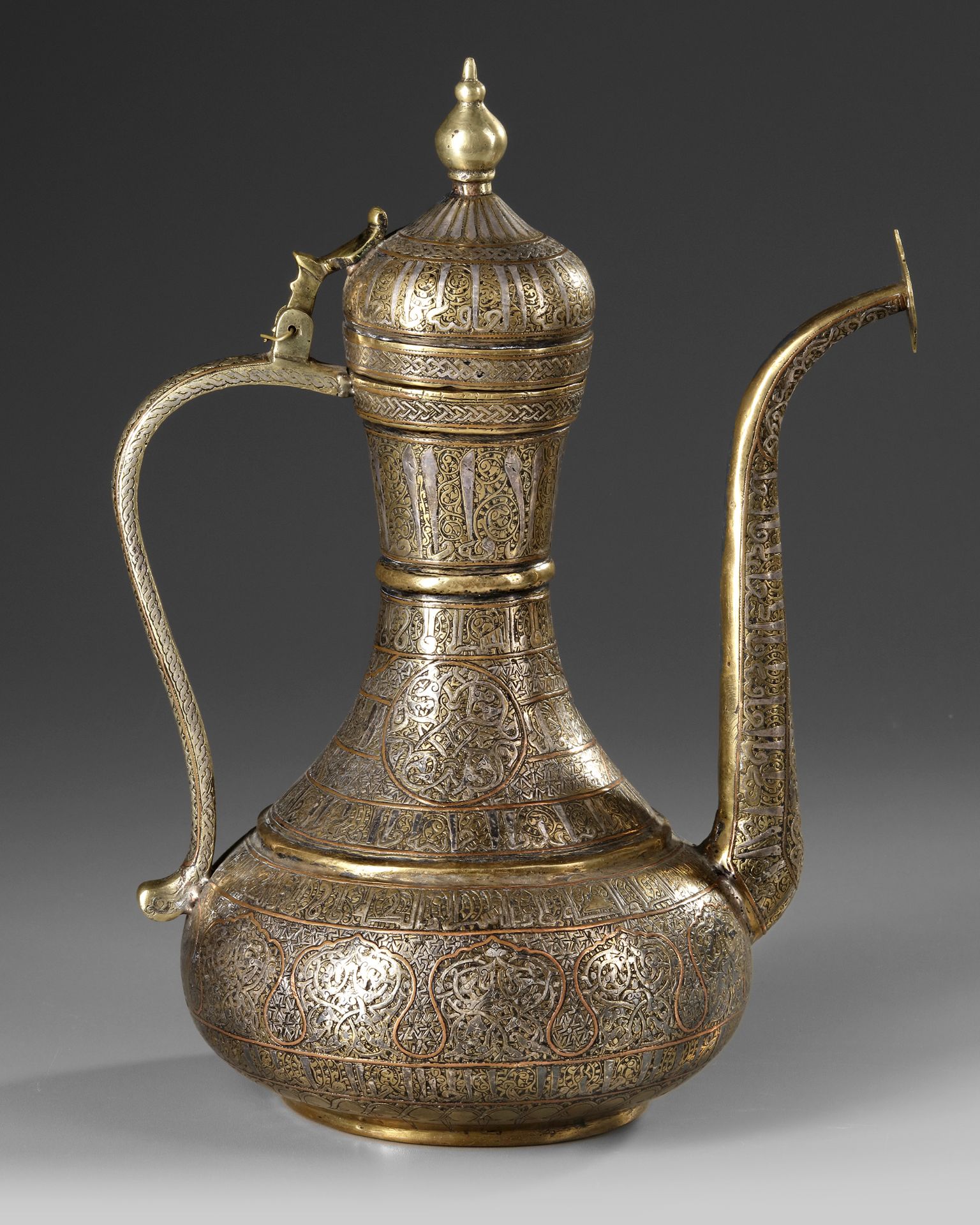 A FINE MAMLUK REVIVAL SILVER AND COPPER INLAID BRASS EWER, 19TH CENTURY - Bild 2 aus 4