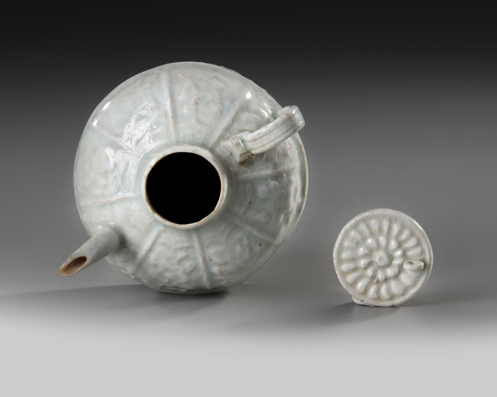 A SMALL CHINESE QINGBAI EWER, SONG DYNASTY (960-1279) - Image 4 of 5