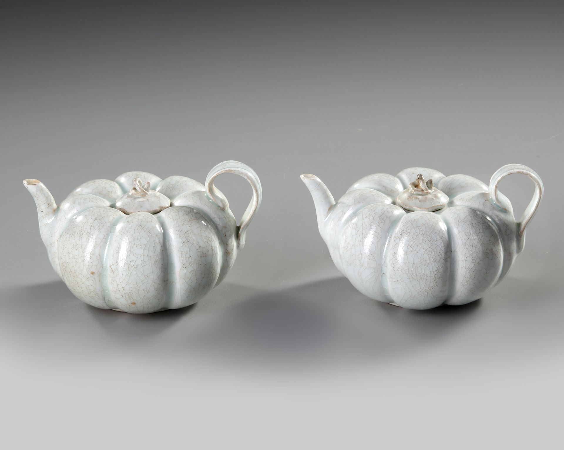 A PAIR OF CHINESE 'QINGBAI' TEAPOTS WITH COVERS, SOUTHERN SONG (1127-1279) - Image 2 of 4