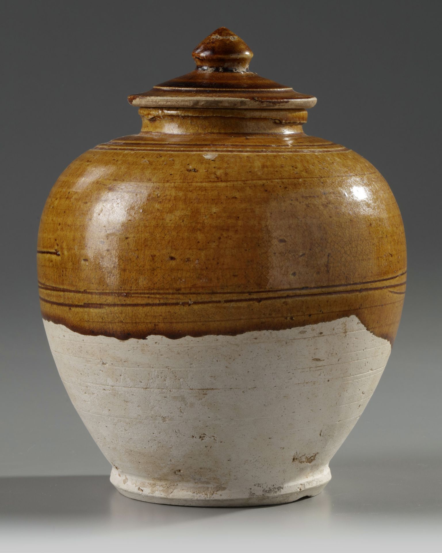 A CHINESE AMBER-GLAZED JAR AND COVER, TANG DYNASTY (618-907) - Image 3 of 4