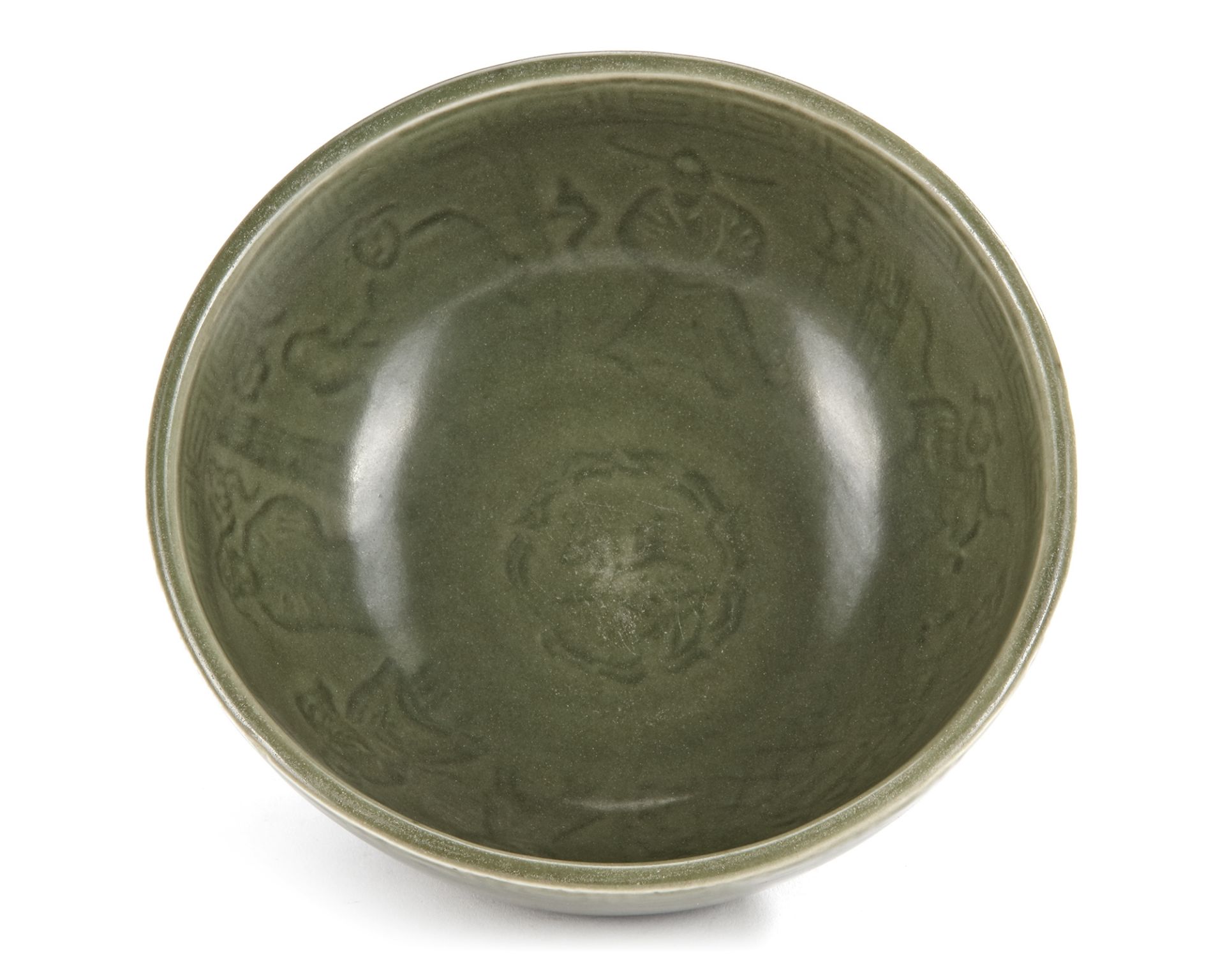 A CHINESE LONGQUAN IMPRESSED BOWL, MING DYNASTY (1368-1644) - Image 7 of 8