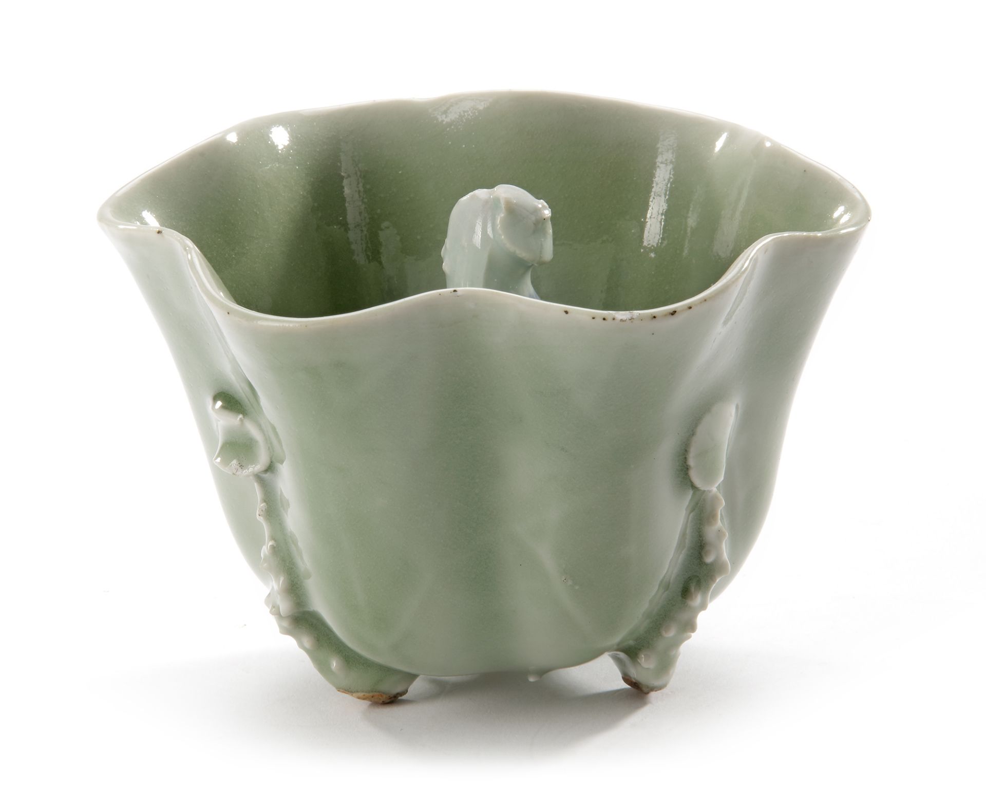 A CHINESE LONGQUAN CELADON FLOWER SHAPED BOWL, 18TH CENTURY - Bild 2 aus 5