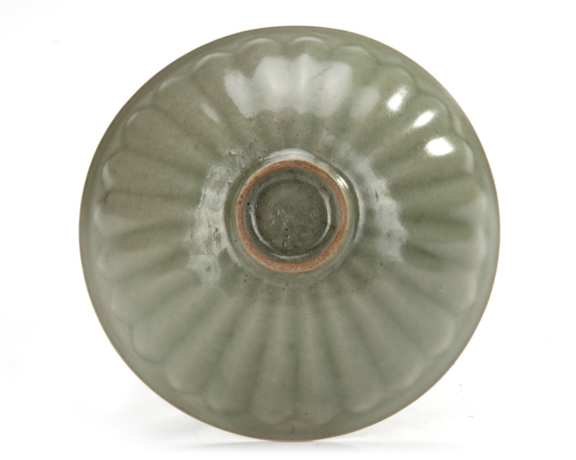 A FINE MOULDED CHINESE LONGQUAN CELADON 'LOTUS' BOWL, SOUTHERN SONG DYNASTY (1127-1279) - Image 3 of 4