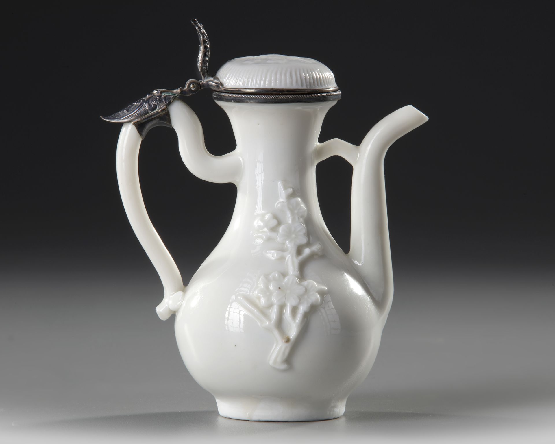 A CHINESE BLANC DE CHINE PEAR SHAPE WINE POT AND COVER, 17TH CENTURY - Image 2 of 5