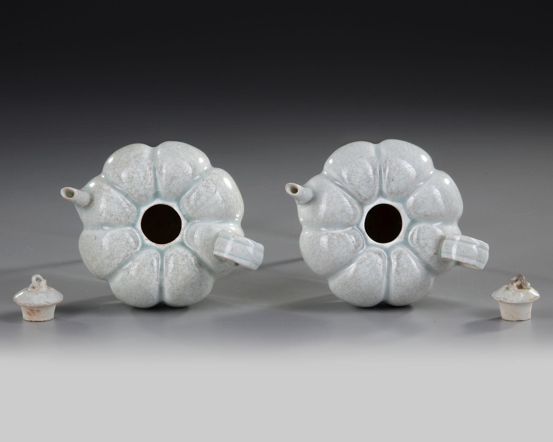 A PAIR OF CHINESE 'QINGBAI' TEAPOTS WITH COVERS, SOUTHERN SONG (1127-1279) - Image 3 of 4