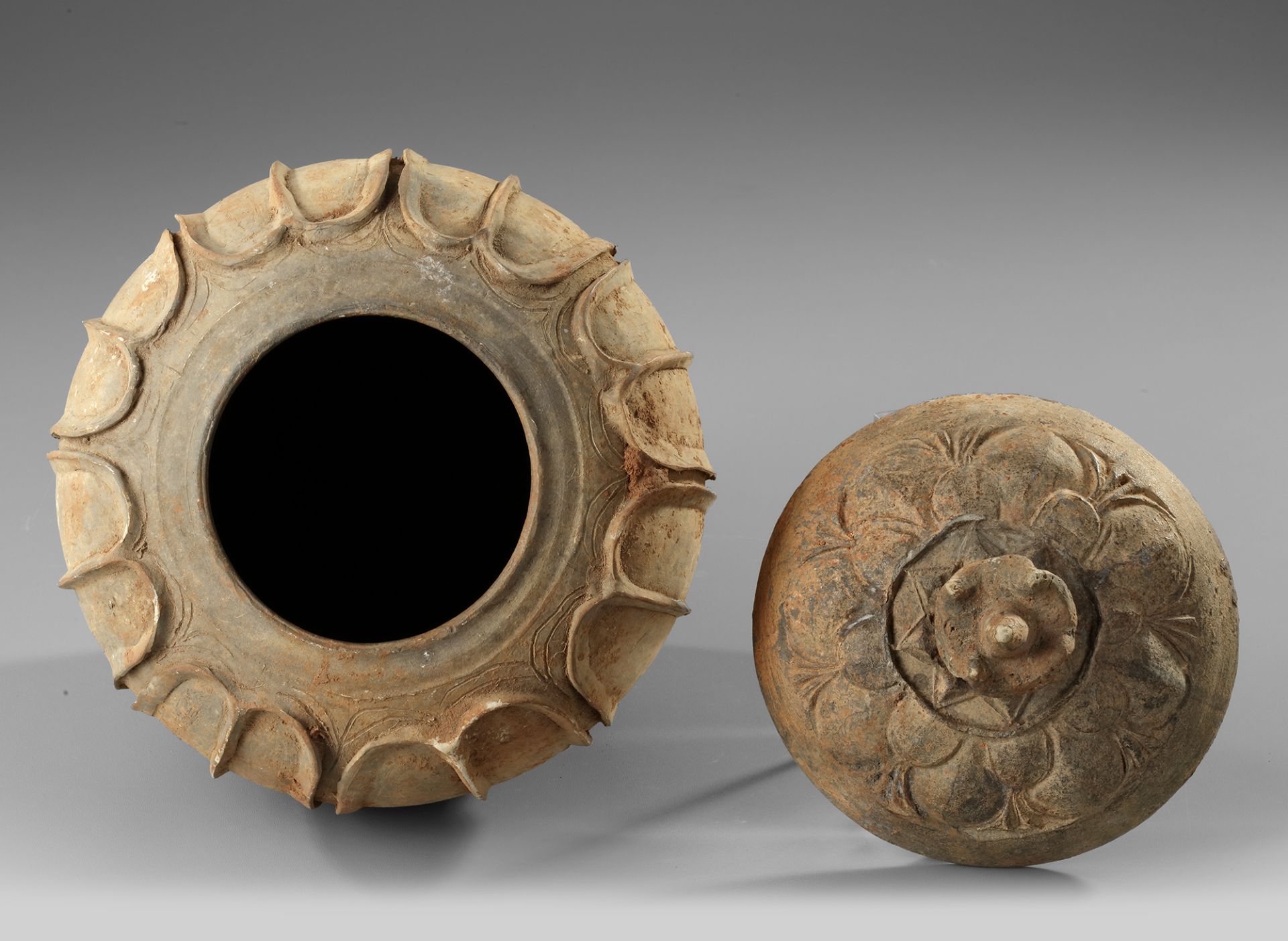 A CHINESE BUDDHIST JAR, YUAN DYNASTY (1279-1368 AD) - Image 5 of 6