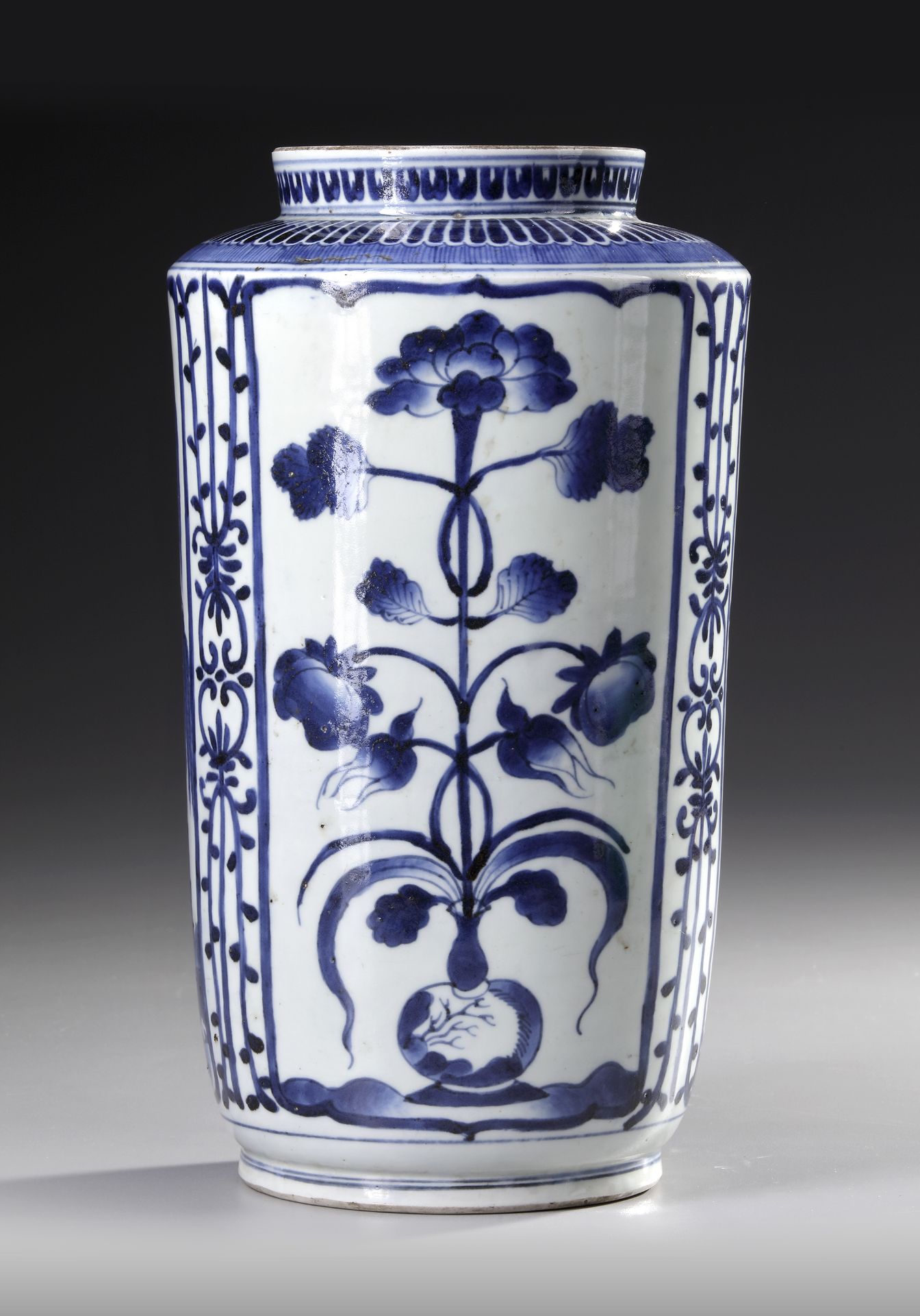 A JAPANESE BLUE AND WHITE CYLINDRICAL ARITA VASE, LATE 17TH CENTURY