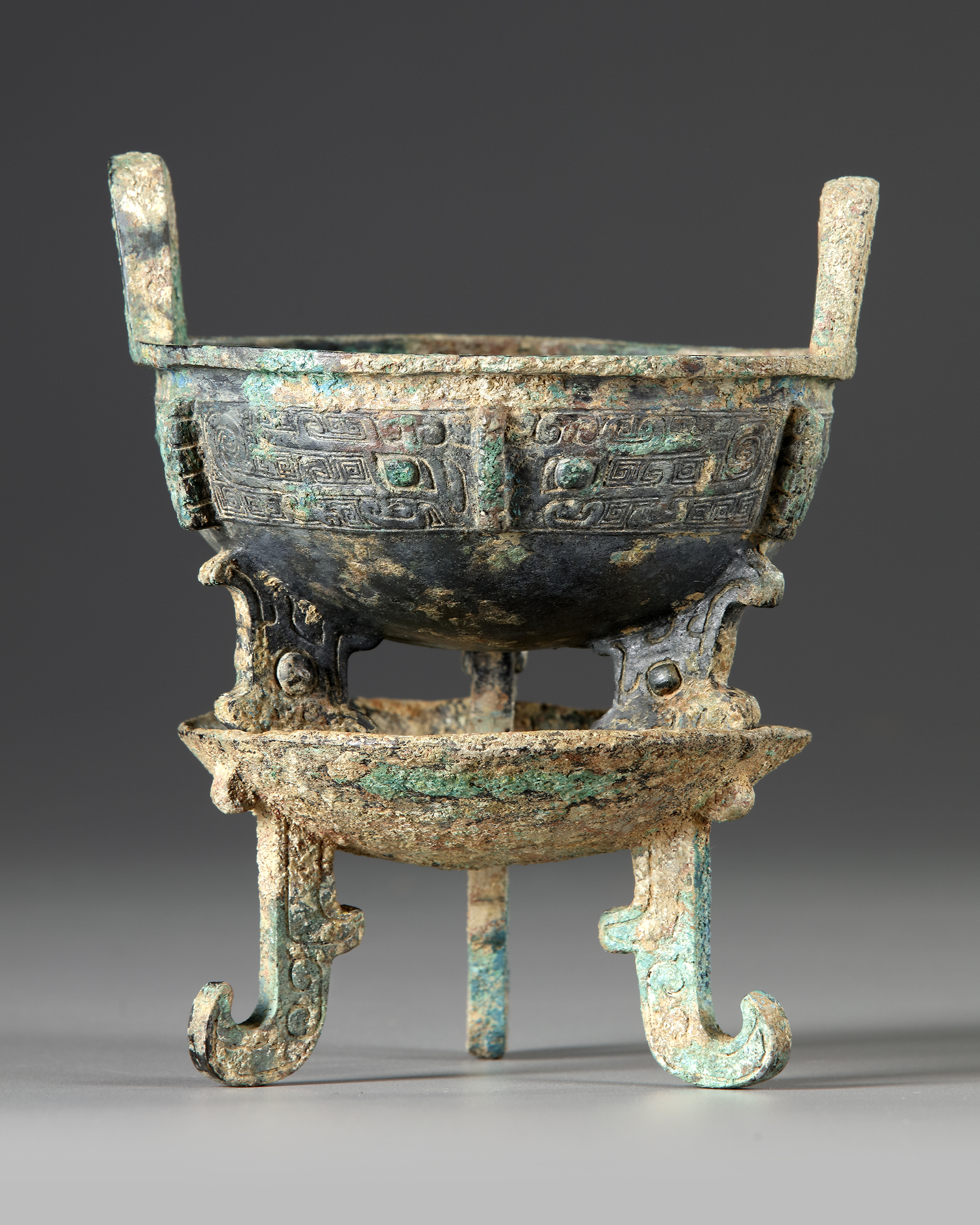 A CHINESE ARCHAIC BRONZE RITUAL FOOD VESSEL ( CHANG ZI DING), EARLY WESTERN ZHOU DYNASTY 1046-771 B - Image 3 of 6