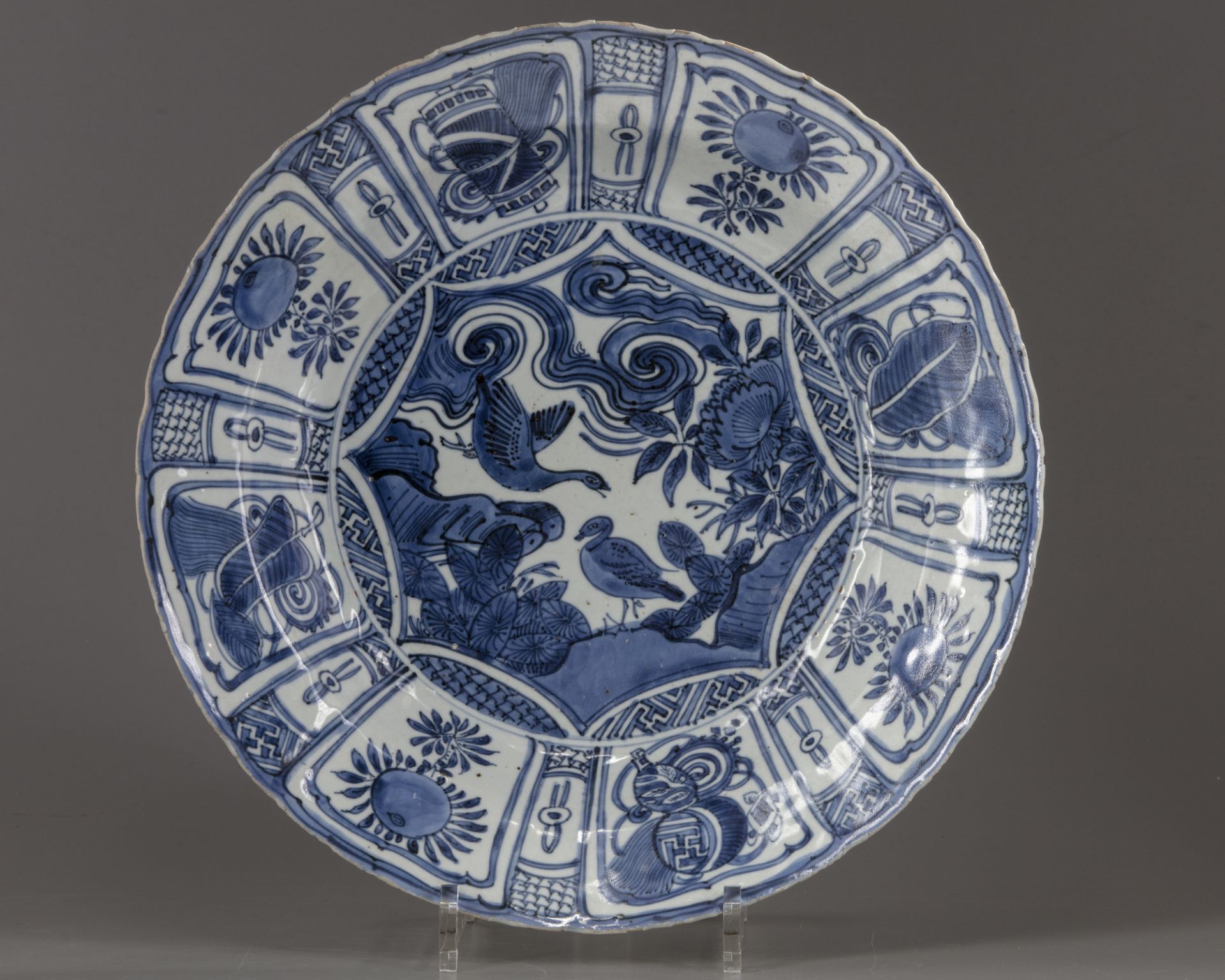 A CHINESE BLUE AND WHITE CHARGER, WANLI PERIOD