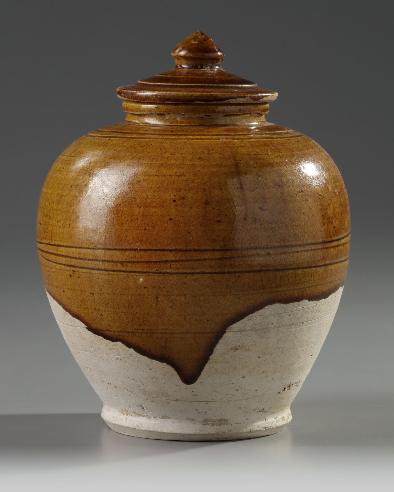 A CHINESE AMBER-GLAZED JAR AND COVER, TANG DYNASTY (618-907)