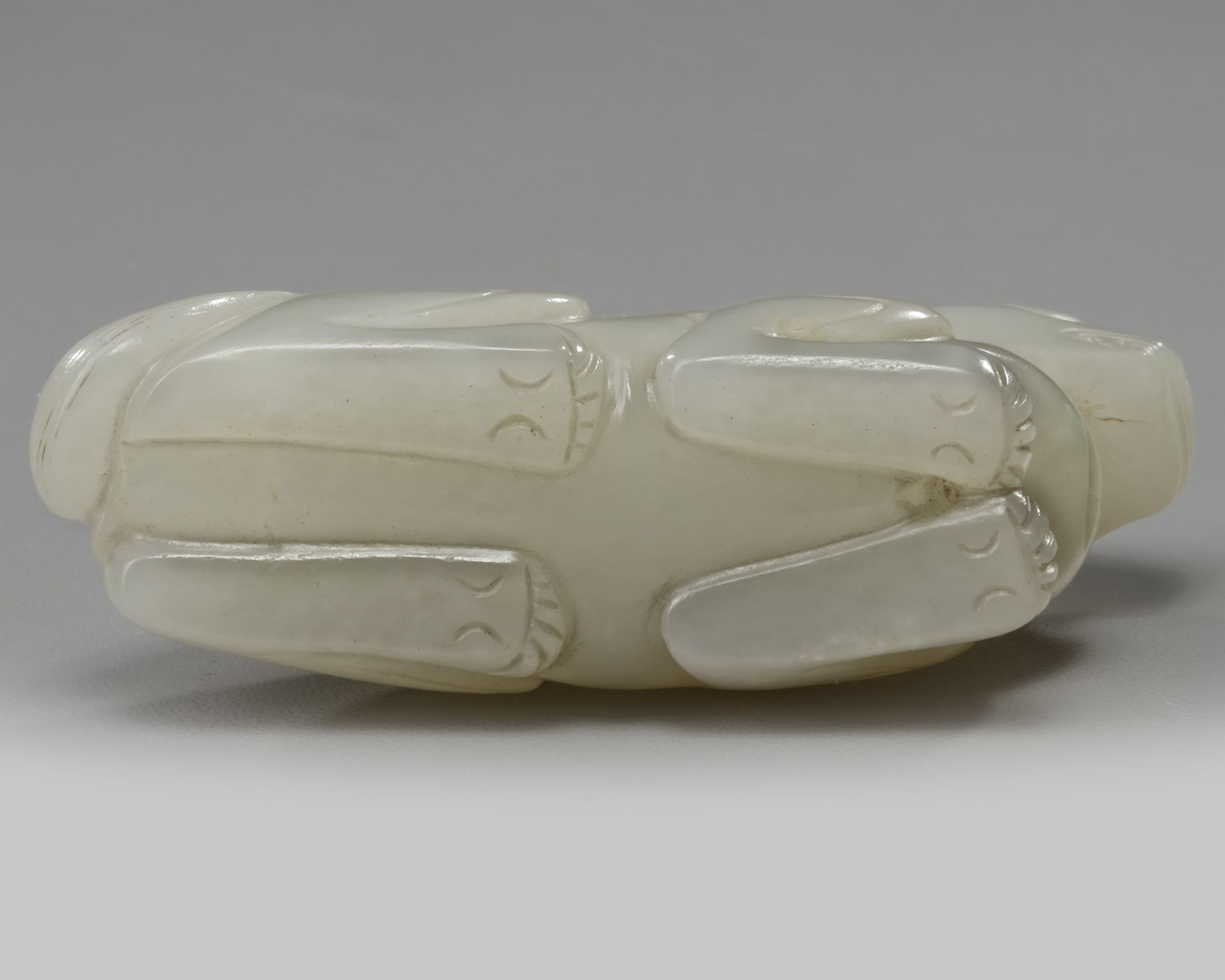 A CHINESE JADE ANIMAL/BIXIE, QING DYNASTY (1644-1912) - Bild 4 aus 4