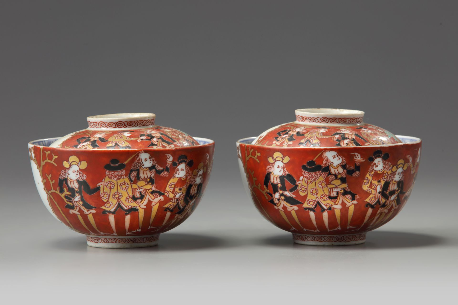 A PAIR OF JAPANESE IMARI NANBAN SHIP BOWLS AND COVERS, 19TH CENTURY