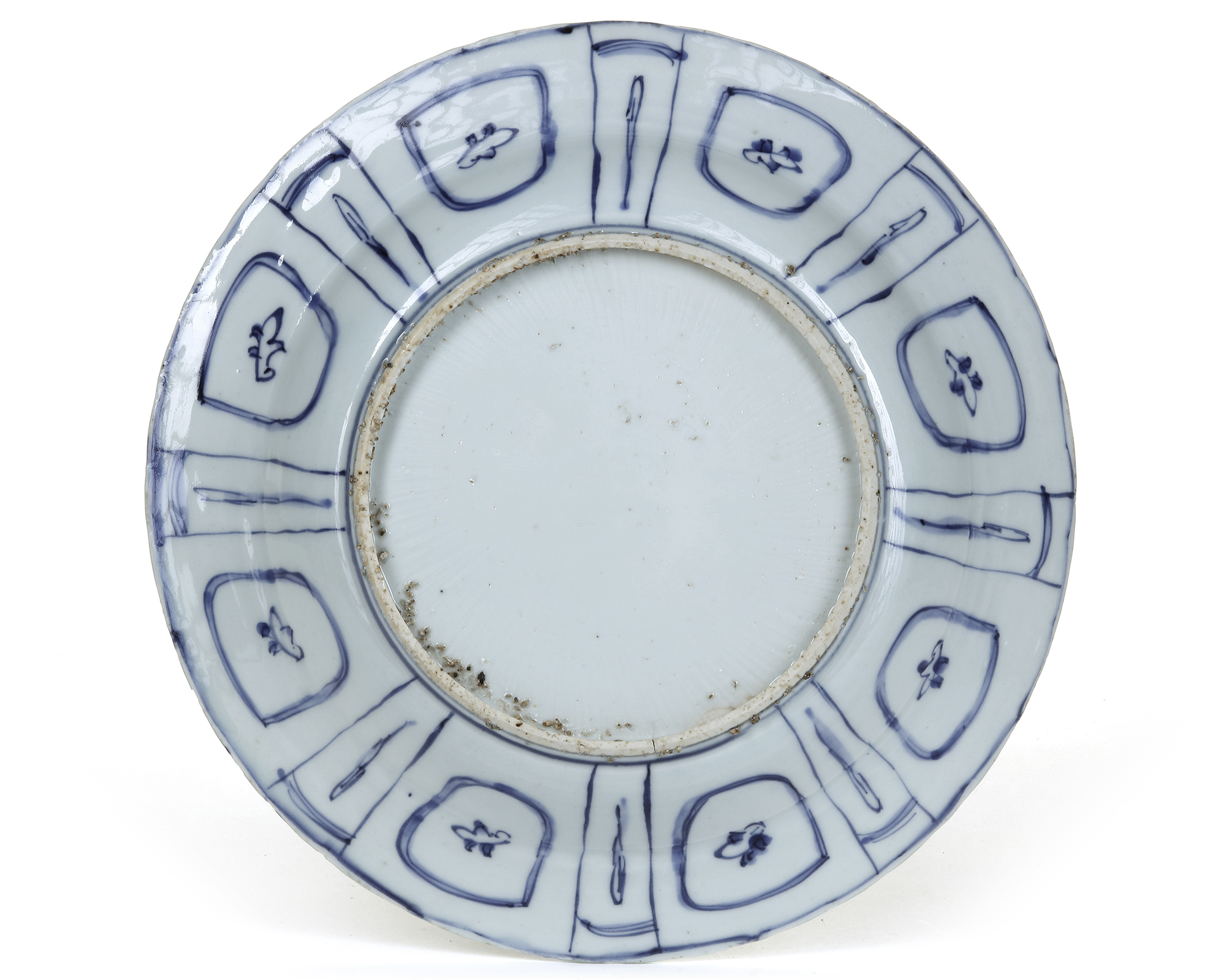 A CHINESE BLUE AND WHITE 'BIRD AND FLOWER' 'KRAAK PORCELAIN' CHARGER, WANLI PERIOD (1572-1620) - Image 2 of 2