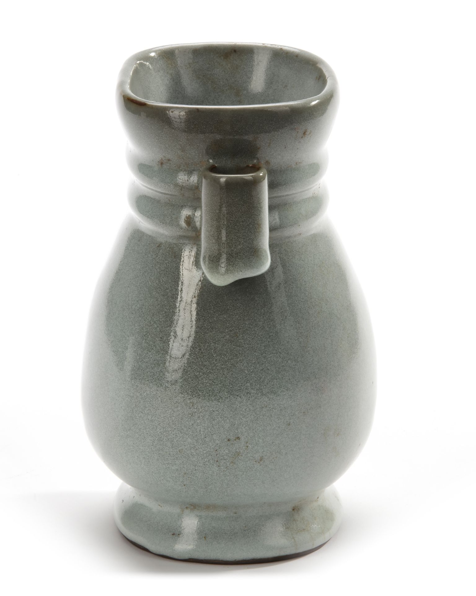 A CHINESE GREY-CELADON HU VASE, QING DYNASTY (1644-1912) - Image 3 of 5