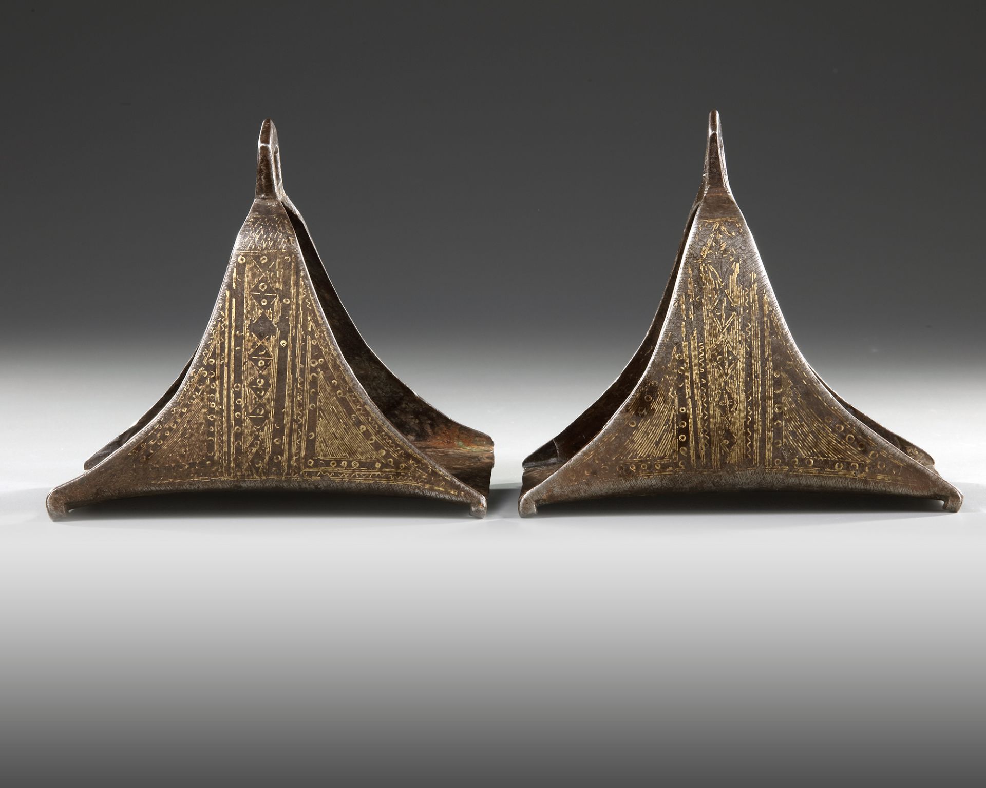 A PAIR OF STEEL STIRRUPS, NORTH AFRICA, 19TH CENTURY - Image 3 of 3