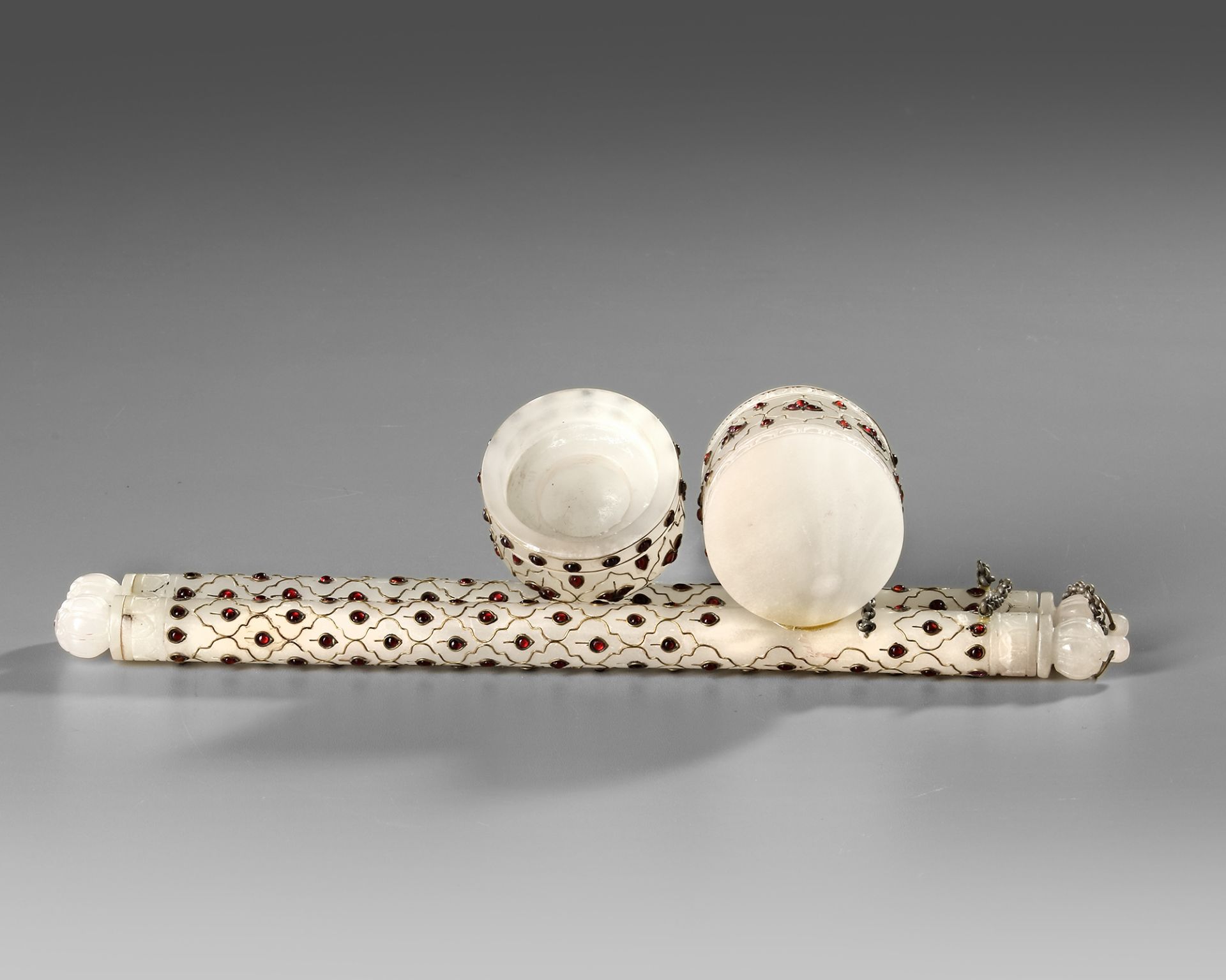 A MUGHAL STYLE WHITE PALE CELADON JADE SCRIBE'S CASE, 19TH CENTURY - Image 5 of 5