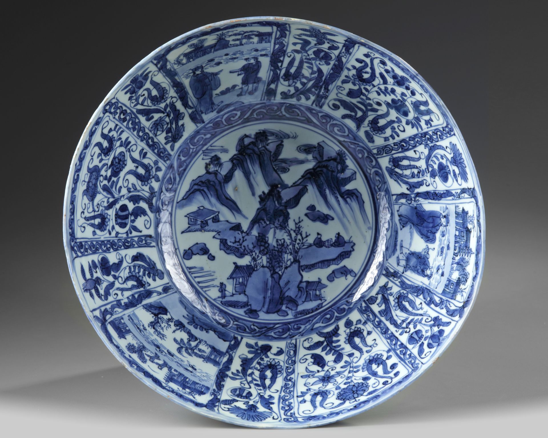 A CHINESE BLUE AND WHITE 'KRAAK PORSELEIN' BOWL, WANLI PERIOD (1573-1619)