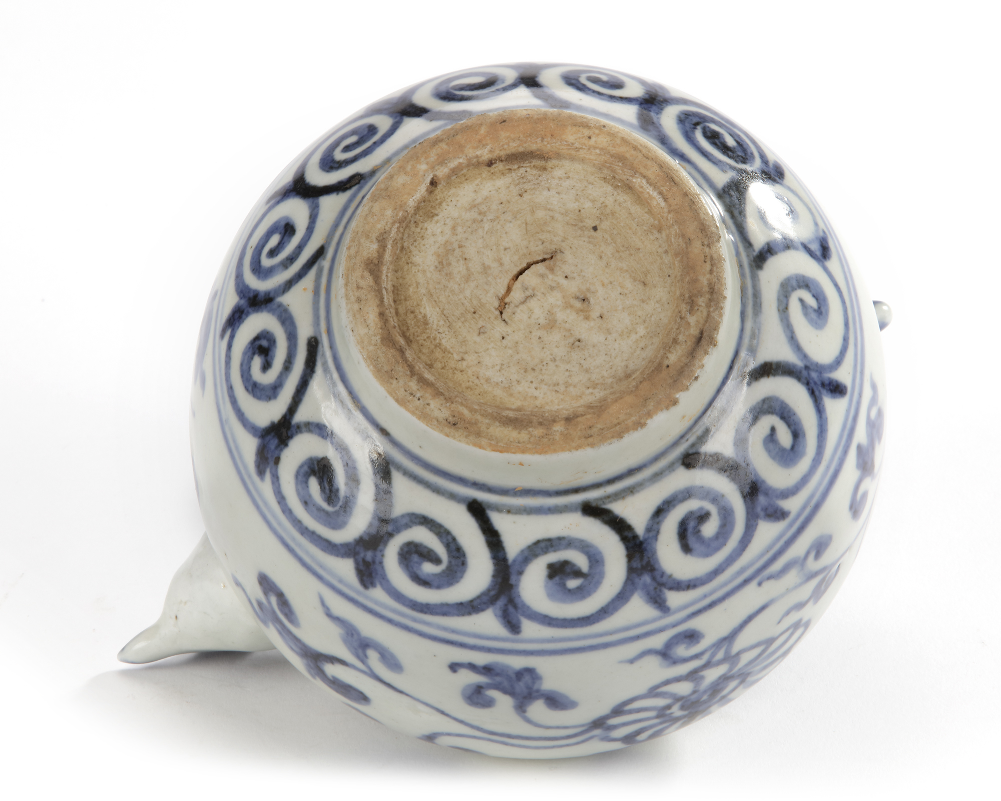 A CHINESE BLUE AND WHITE CHICKEN EWER, MING DYNASTY (1368-1644) - Image 5 of 5