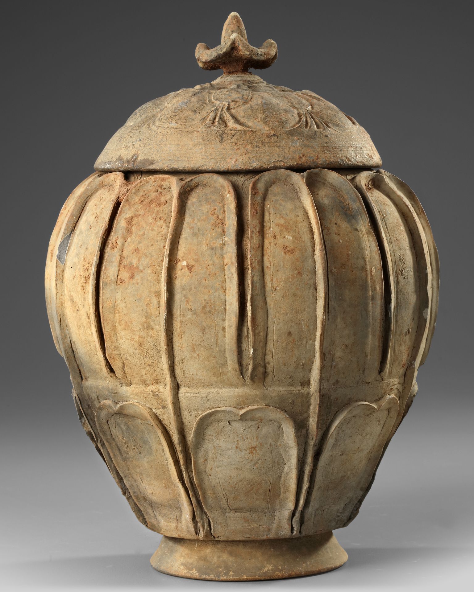 A CHINESE BUDDHIST JAR, YUAN DYNASTY (1279-1368 AD) - Image 2 of 6