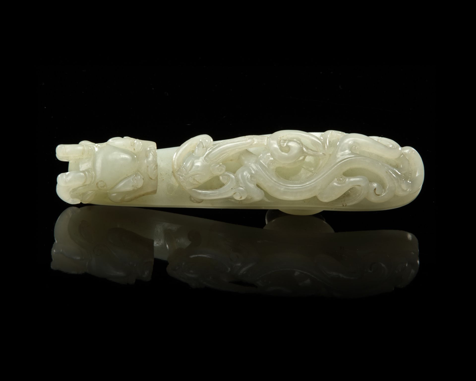 A LARGE WHITE JADE BELT HOOK, 19TH-20TH CENTURY - Bild 4 aus 4