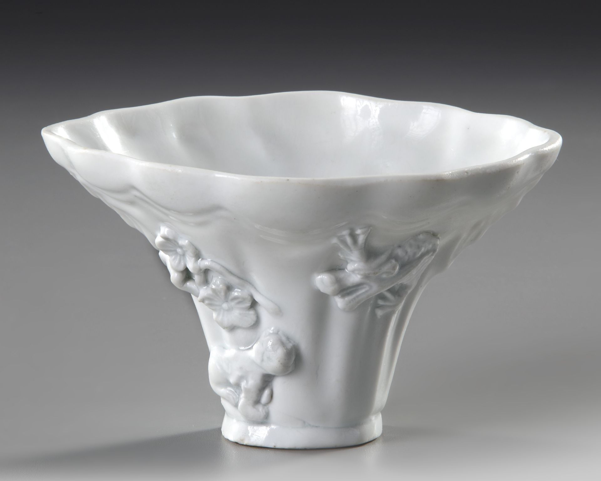 A CHINESE BLANC DE CHINE LIBATION CUP, 18TH CENTURY - Bild 2 aus 5