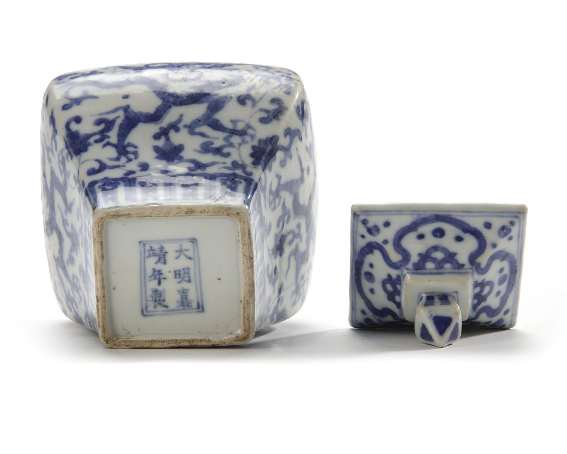 A. CHINESE BLUE AND WHITE FACETED DRAGON JAR WITH COVER, MING DYNASTY (1368-1644) - Bild 5 aus 5