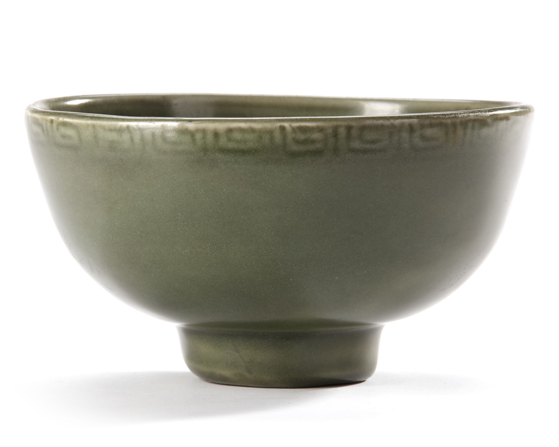 A CHINESE LONGQUAN IMPRESSED BOWL, MING DYNASTY (1368-1644) - Bild 2 aus 8