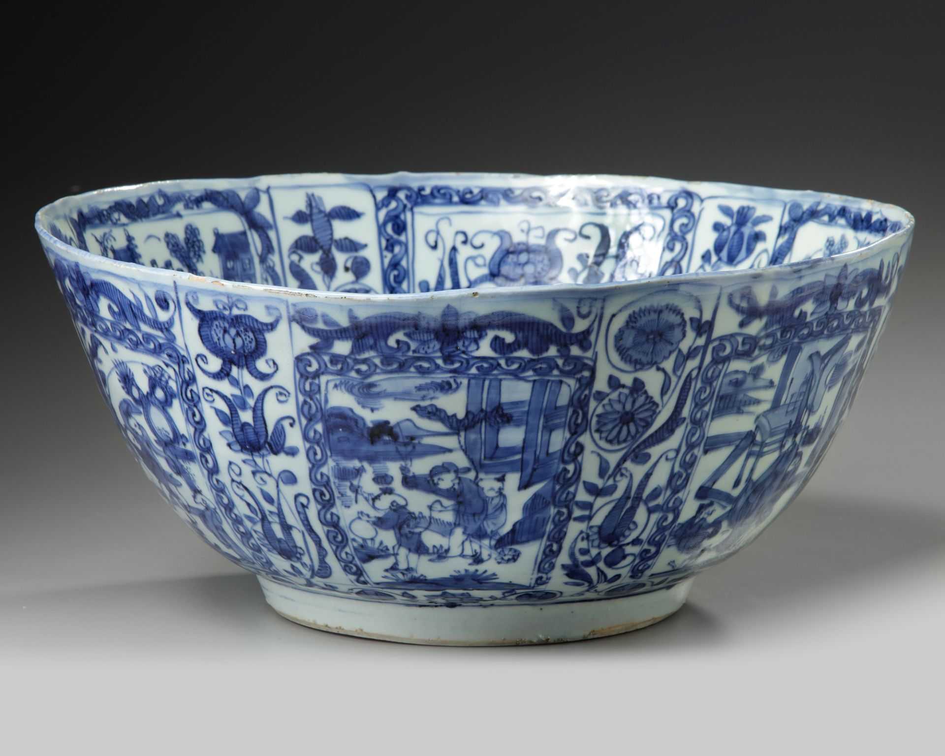 A CHINESE BLUE AND WHITE 'KRAAK PORSELEIN' BOWL, WANLI PERIOD (1573-1619) - Bild 4 aus 5