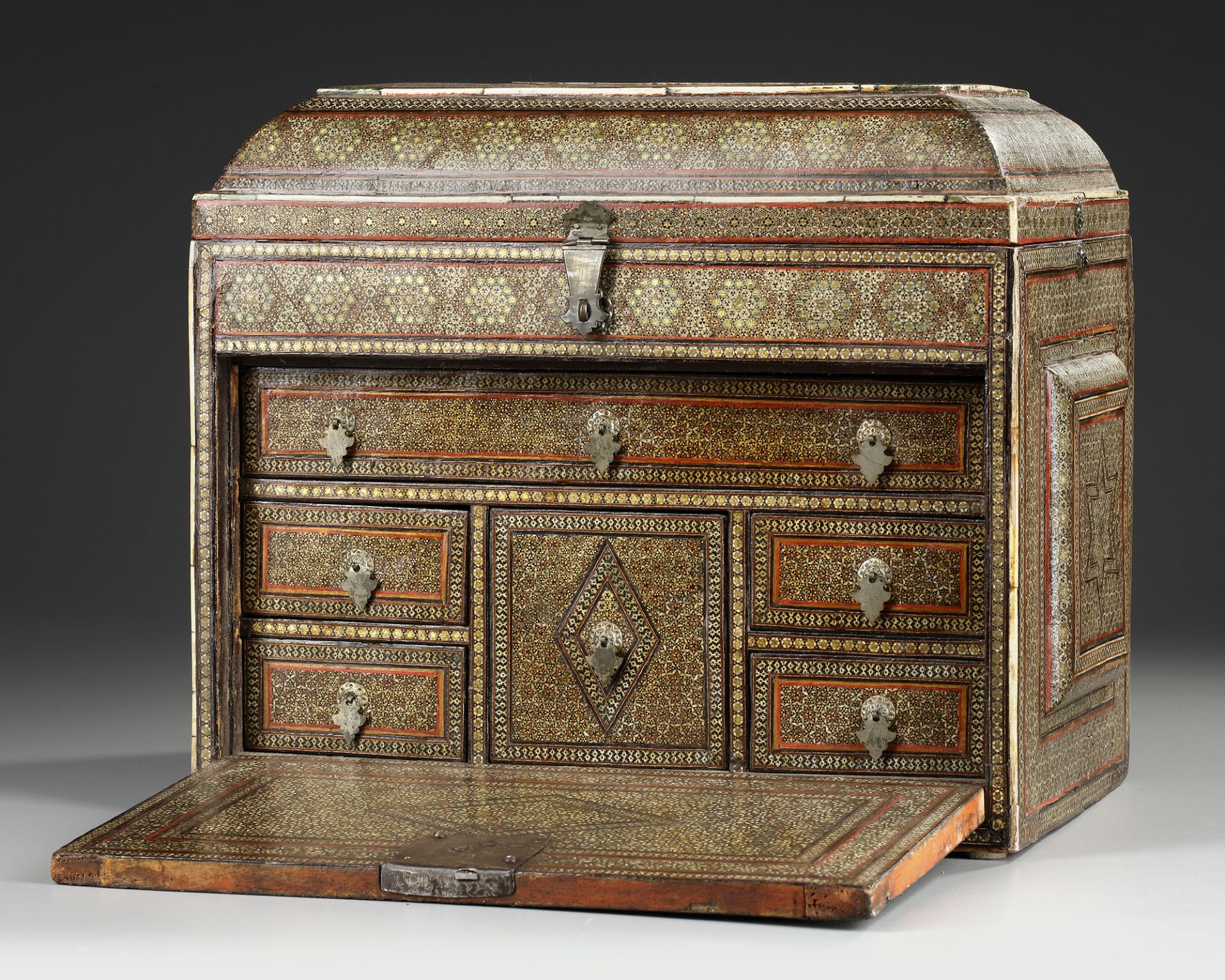 A QAJAR KHATAMKARI CASKET, PERSIA, 19TH CENTURY - Image 2 of 5