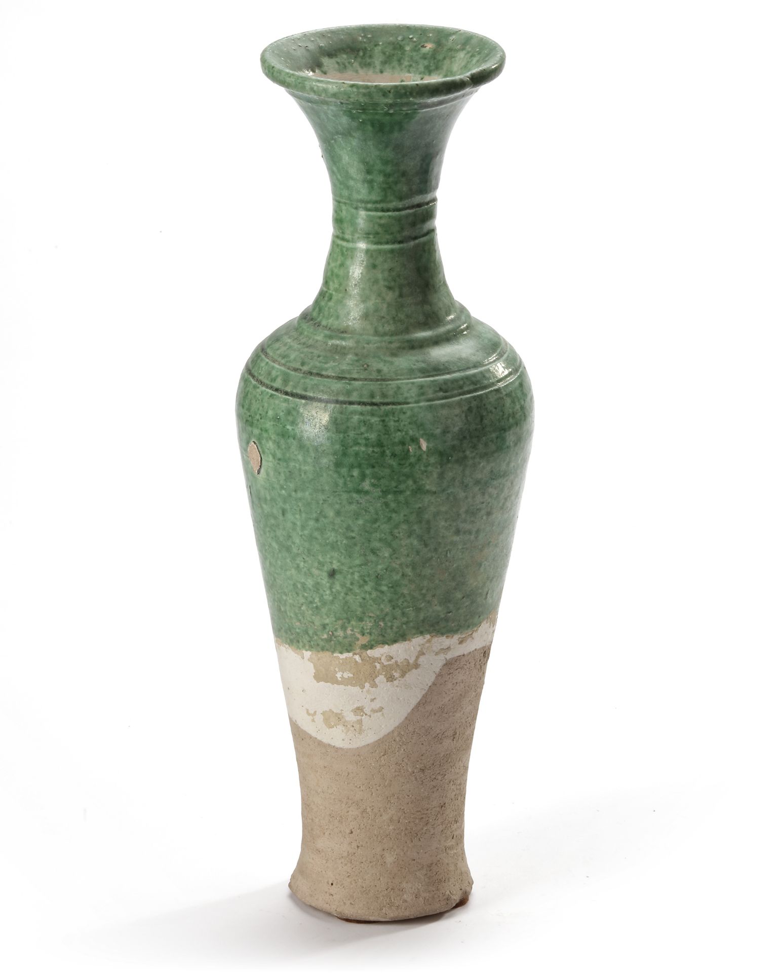 A CHINESE GREEN GLAZED SLENDER VASE, LIAO DYNASTY (916-1125) - Bild 2 aus 4