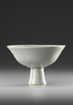 A CHINESE QINGBAI STEM CUP, SONG/YUAN DYNASTY (13TH-14TH CENTURY)