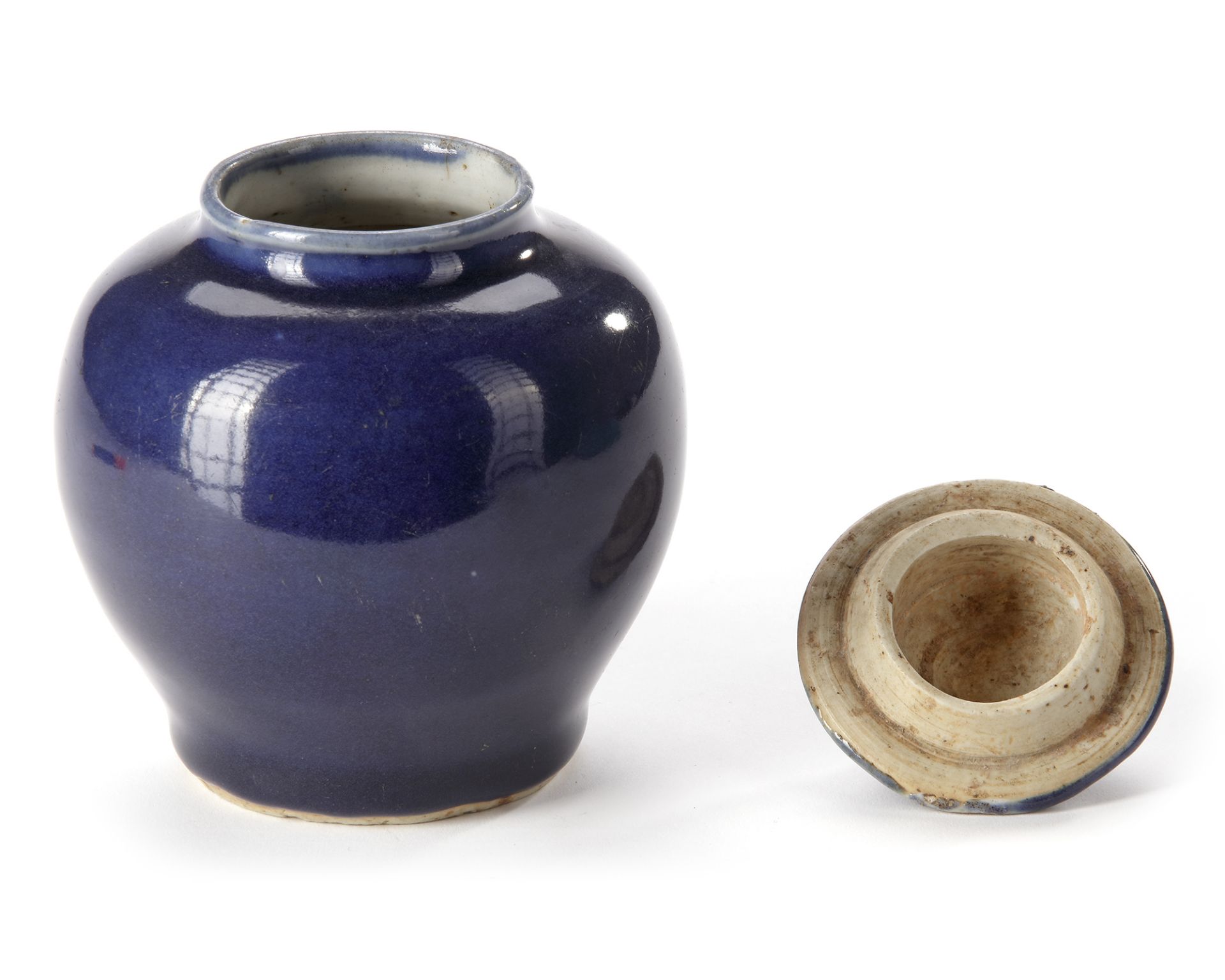 A CHINESE COBALT BLUE JAR AND COVER, LATE MING DYNASTY - Bild 3 aus 5