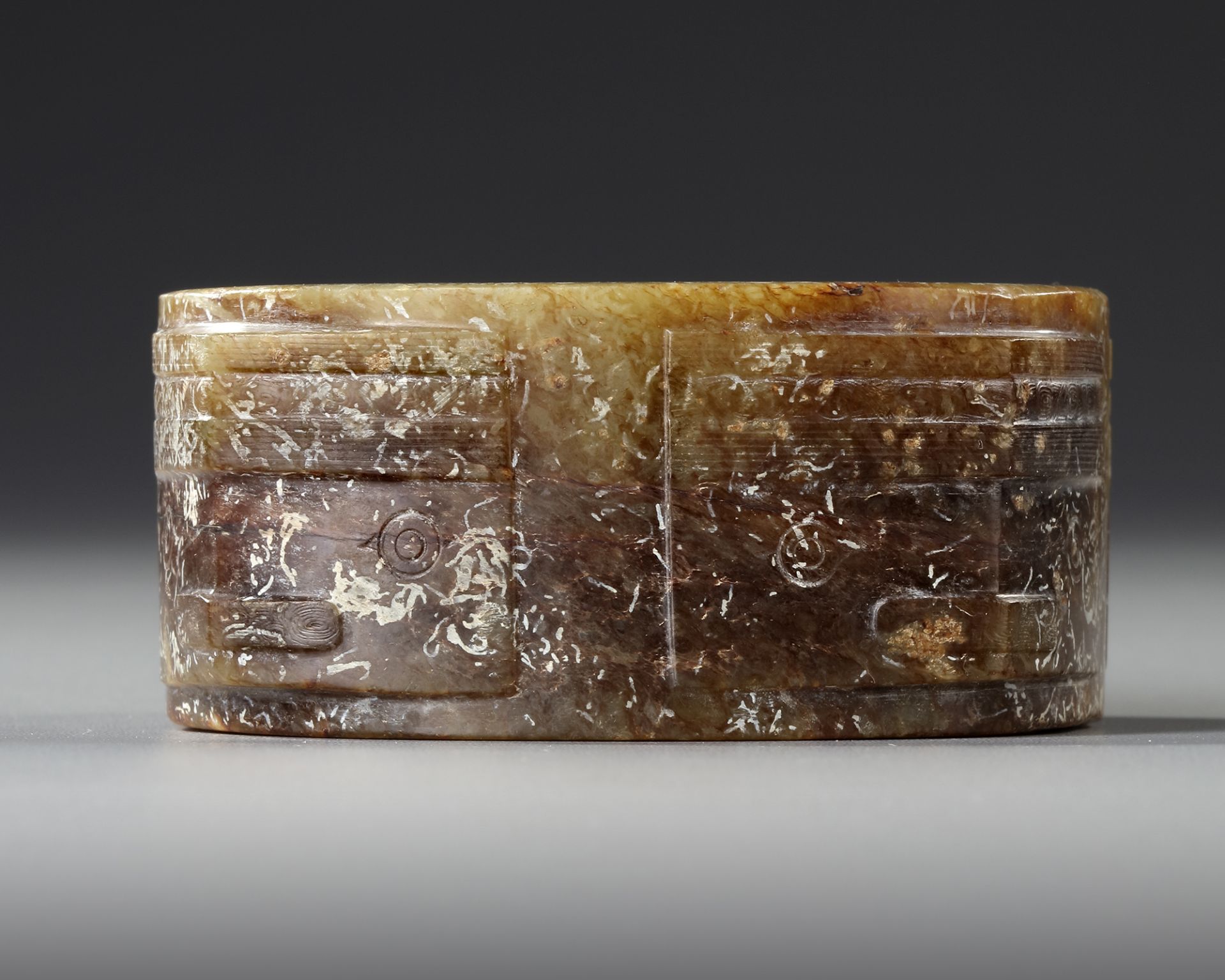 A LARGE ARCHAISTIC JADE CONG, MING DYNASTY (1368-1644) - Image 2 of 8