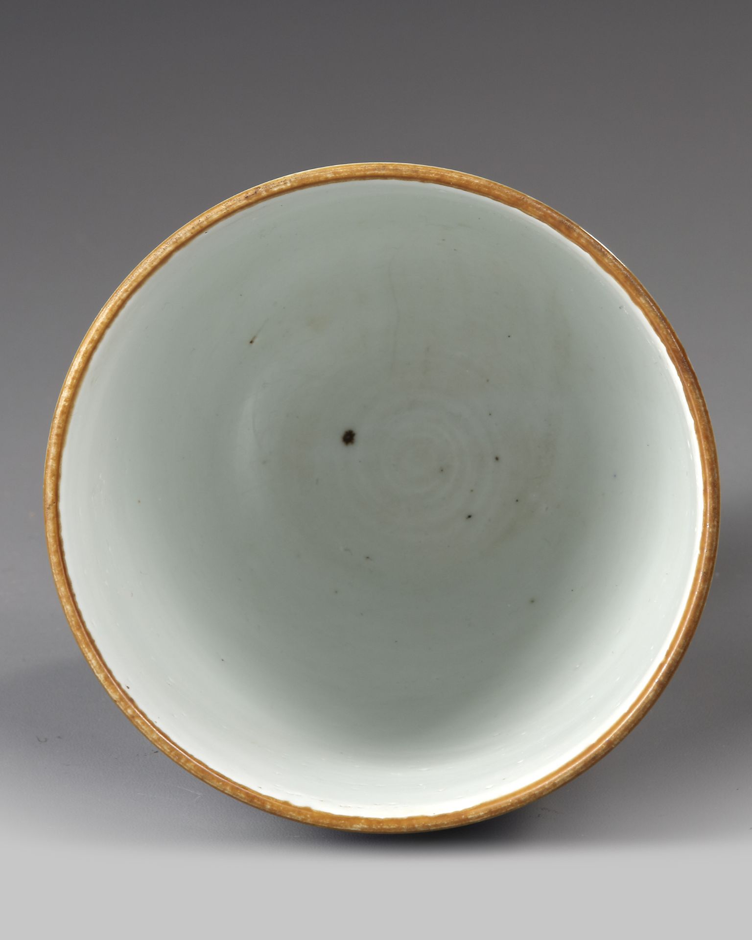 A CHINESE BLUE AND WHITE STEM BOWL, QING DYNASTY (1644–1911) - Image 6 of 8