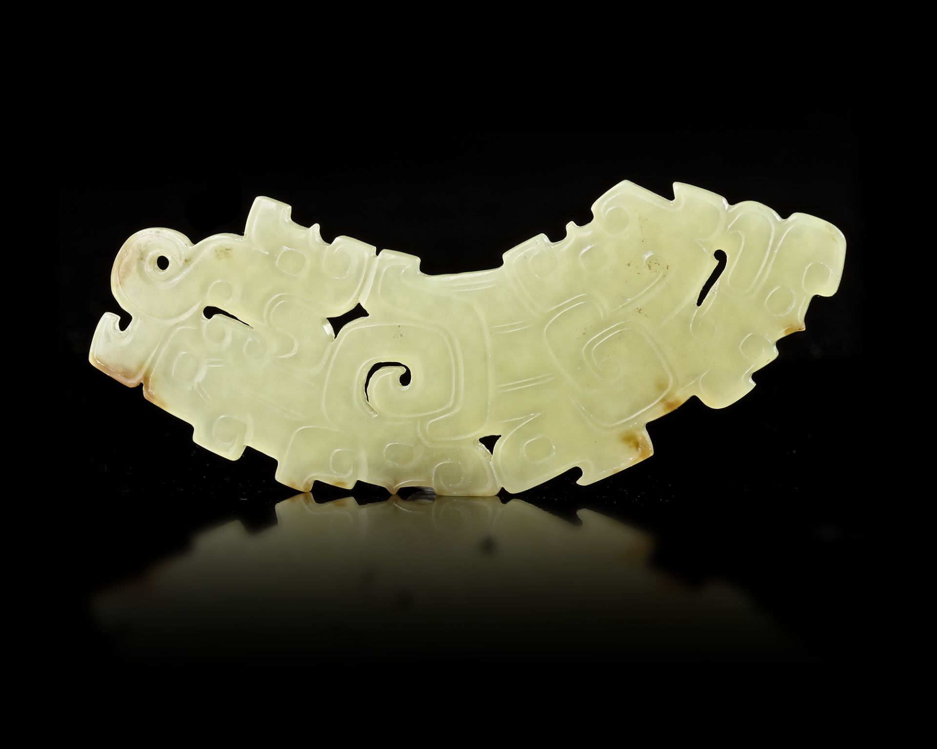 A CHINESE CARVED JADE PENDANT, QING DYNASTY (1644–1911) - Image 8 of 10